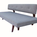 Lit de repos des années 1950 en gris, nouveau revêtement et tissu