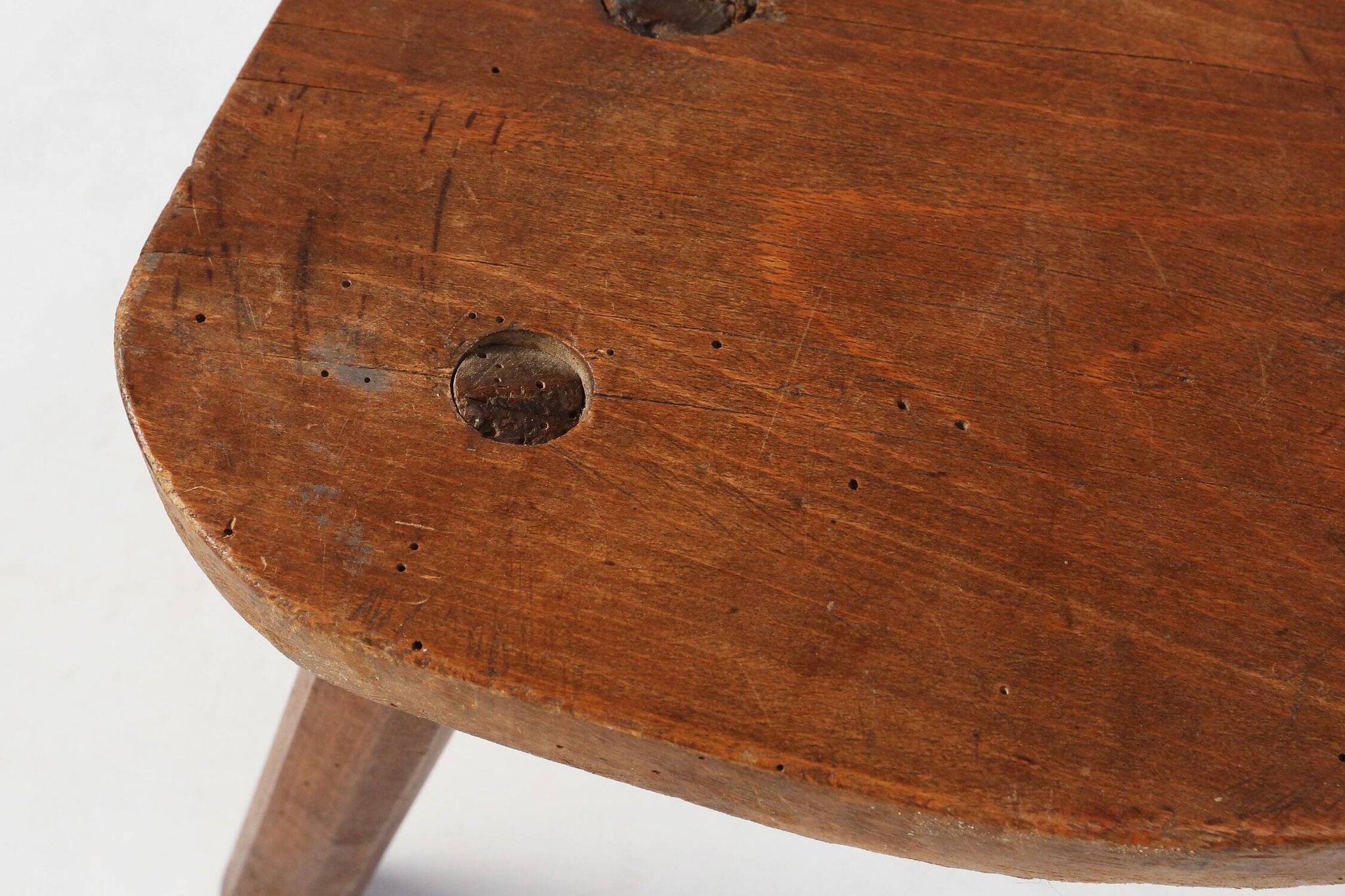Tabouret en bois rustique sur trépied, France années 1920