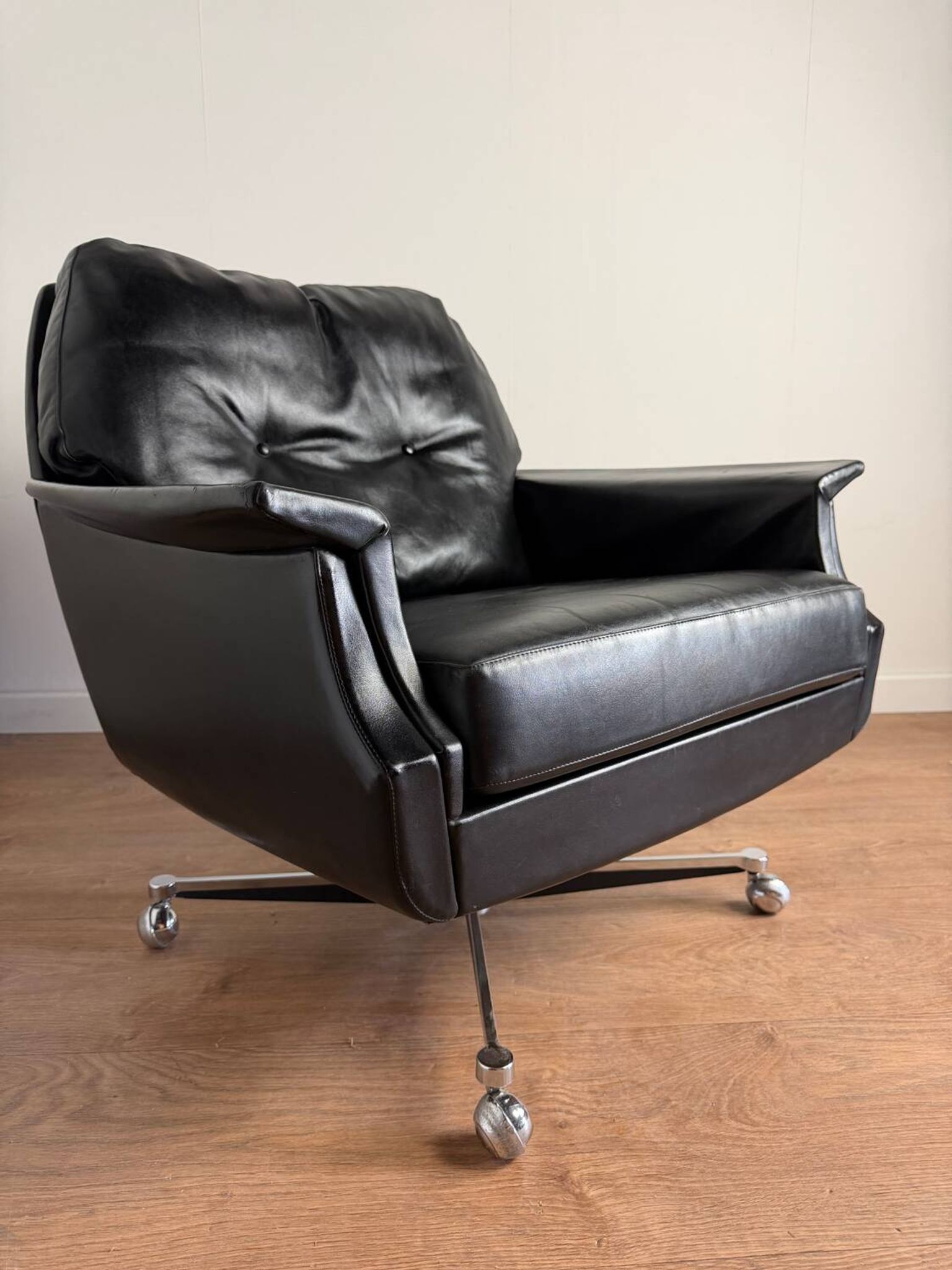 Vintage armchair published by Möbel Mann – elegant black
