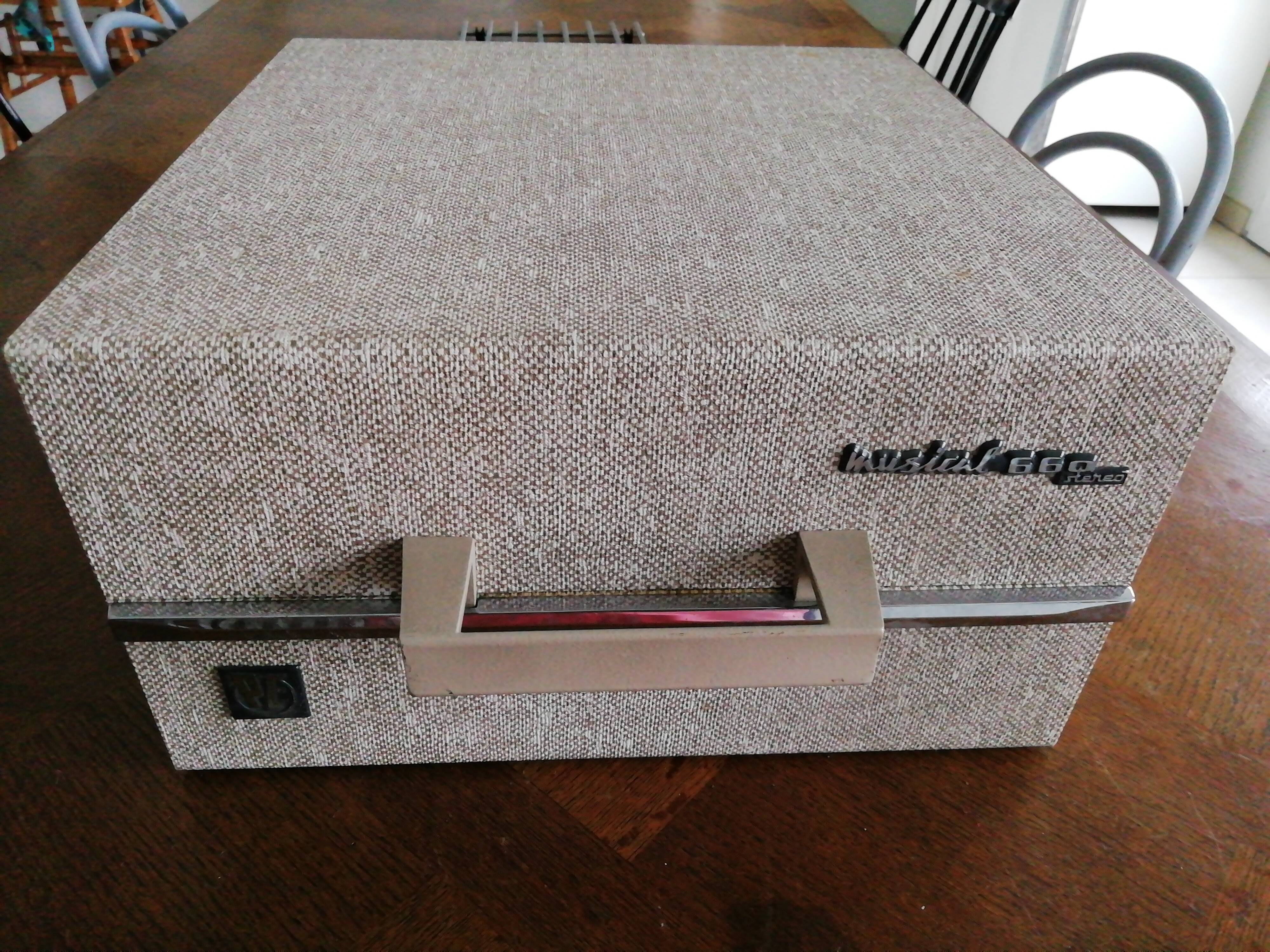 Turntable suitcase PE 50s