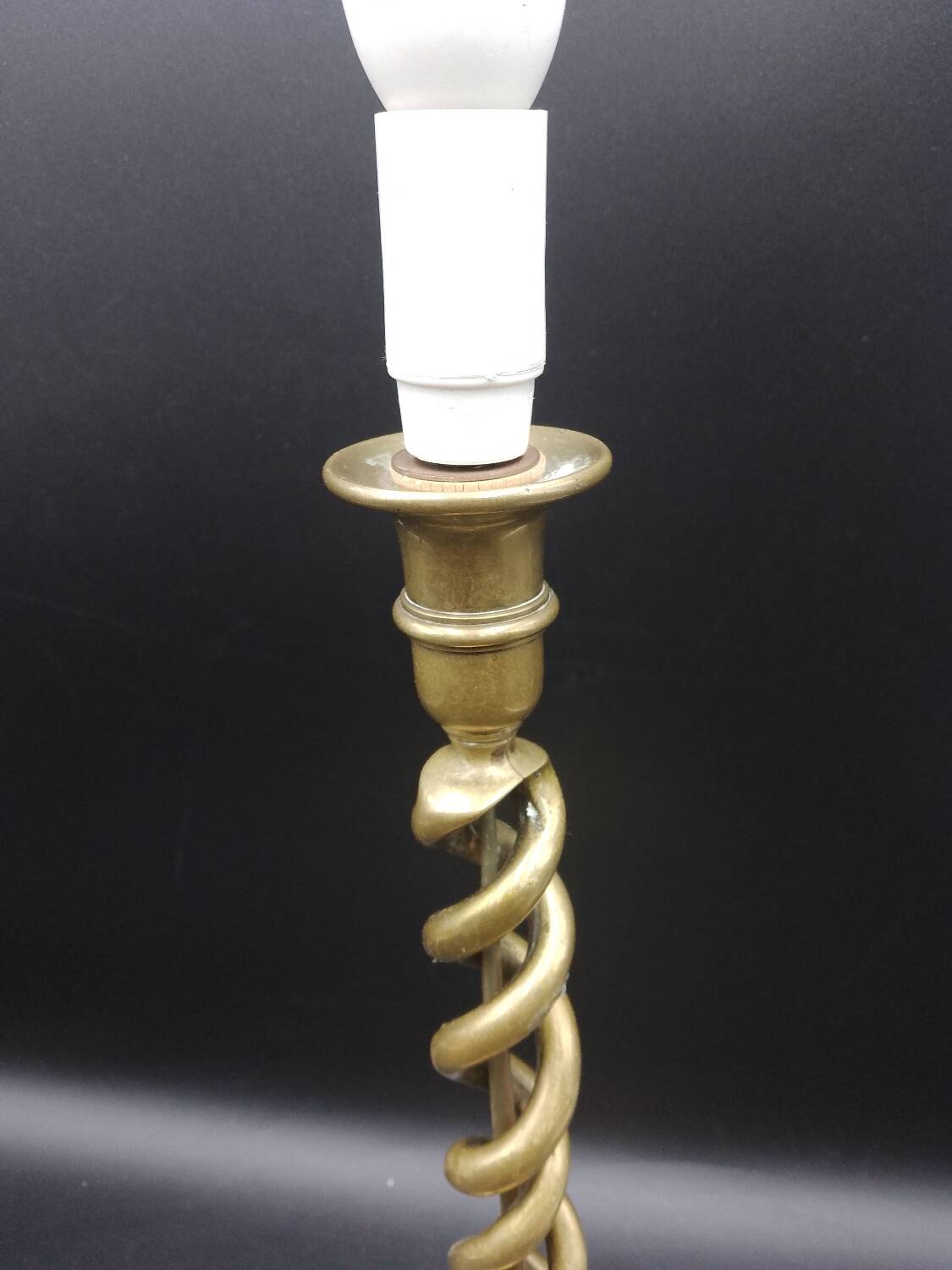 Belle et Grande Twisted table lamp in solid brass circa 1920 Height 40 cm