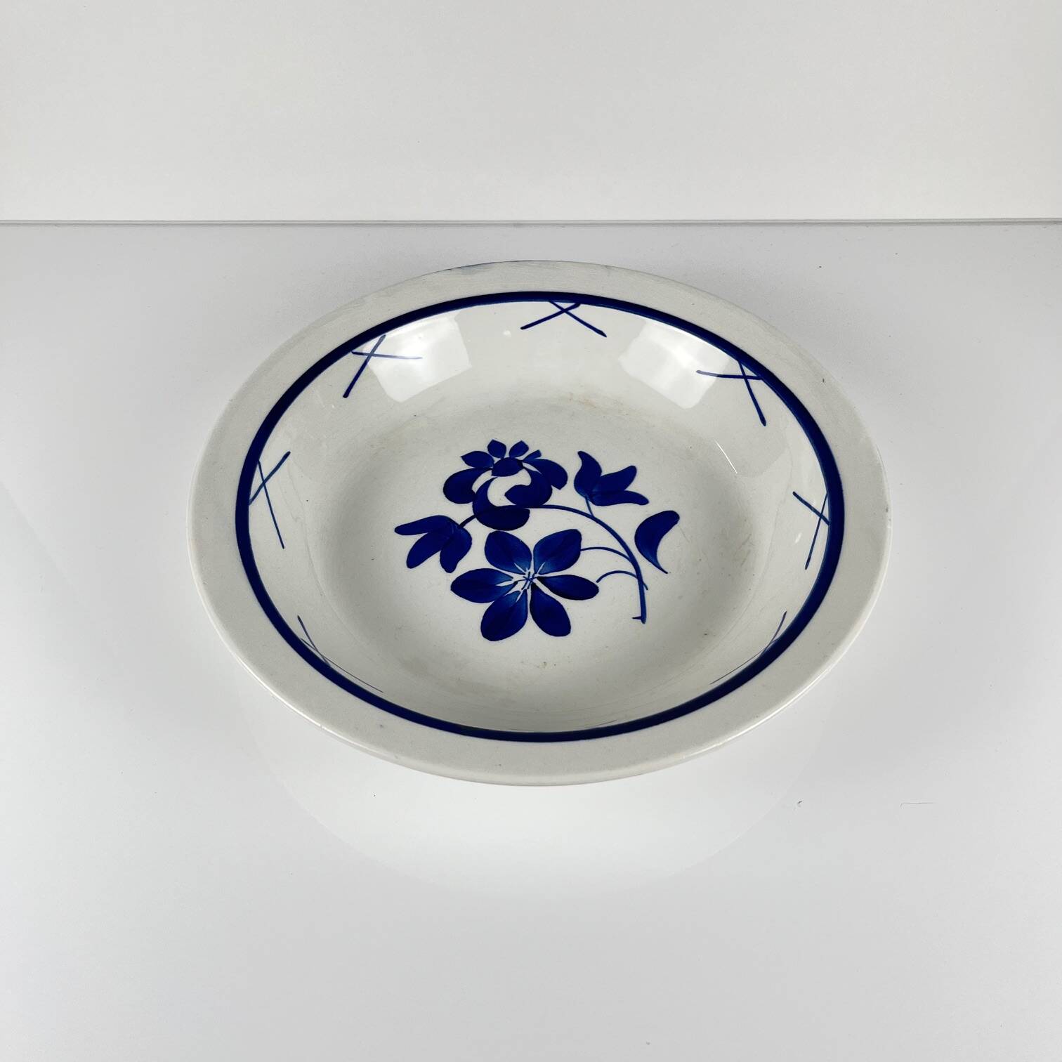 Porcelain salad bowl "Fontainebleau" from Gien, early 20th century