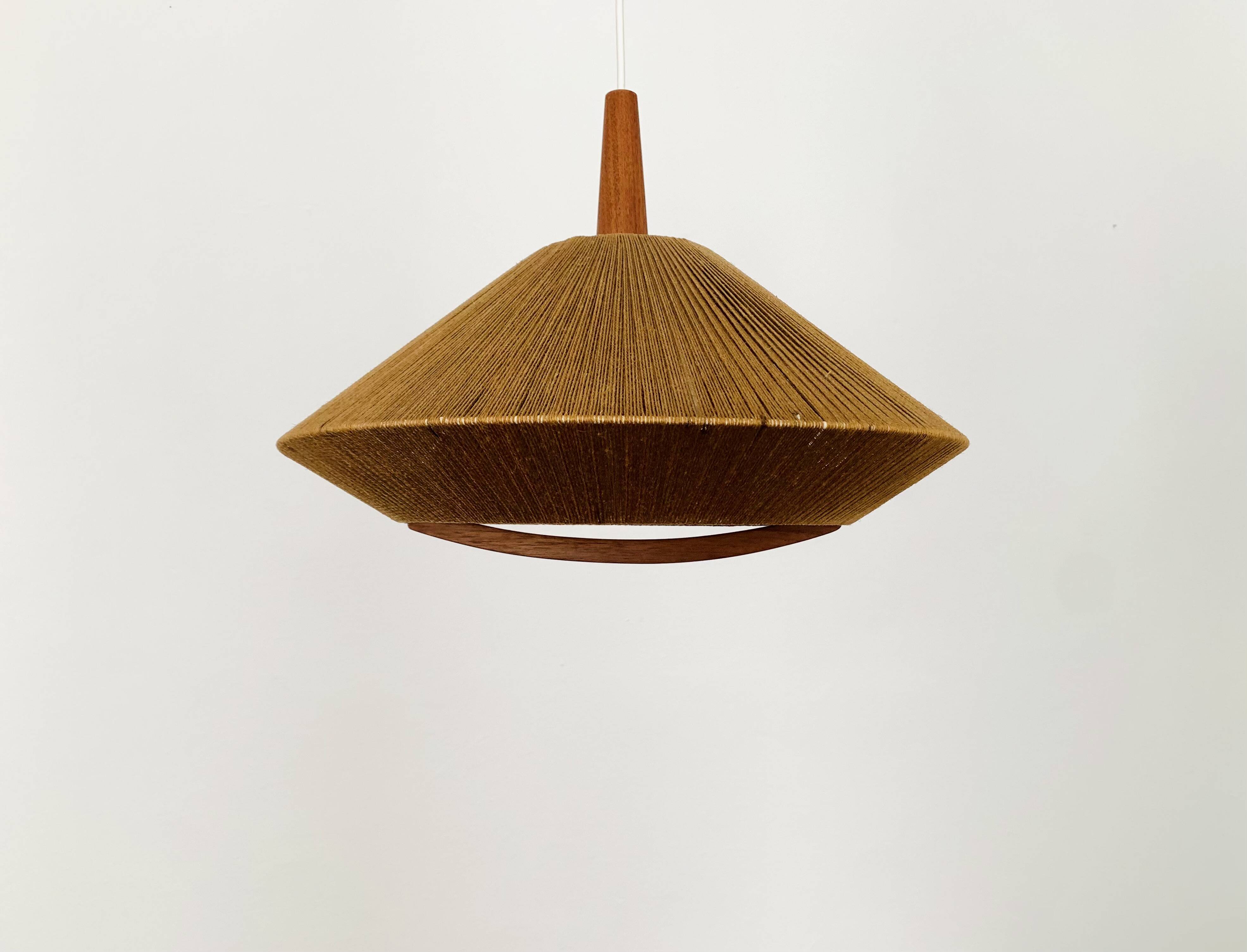 Suspension en teck et en raffia Bast par Temde