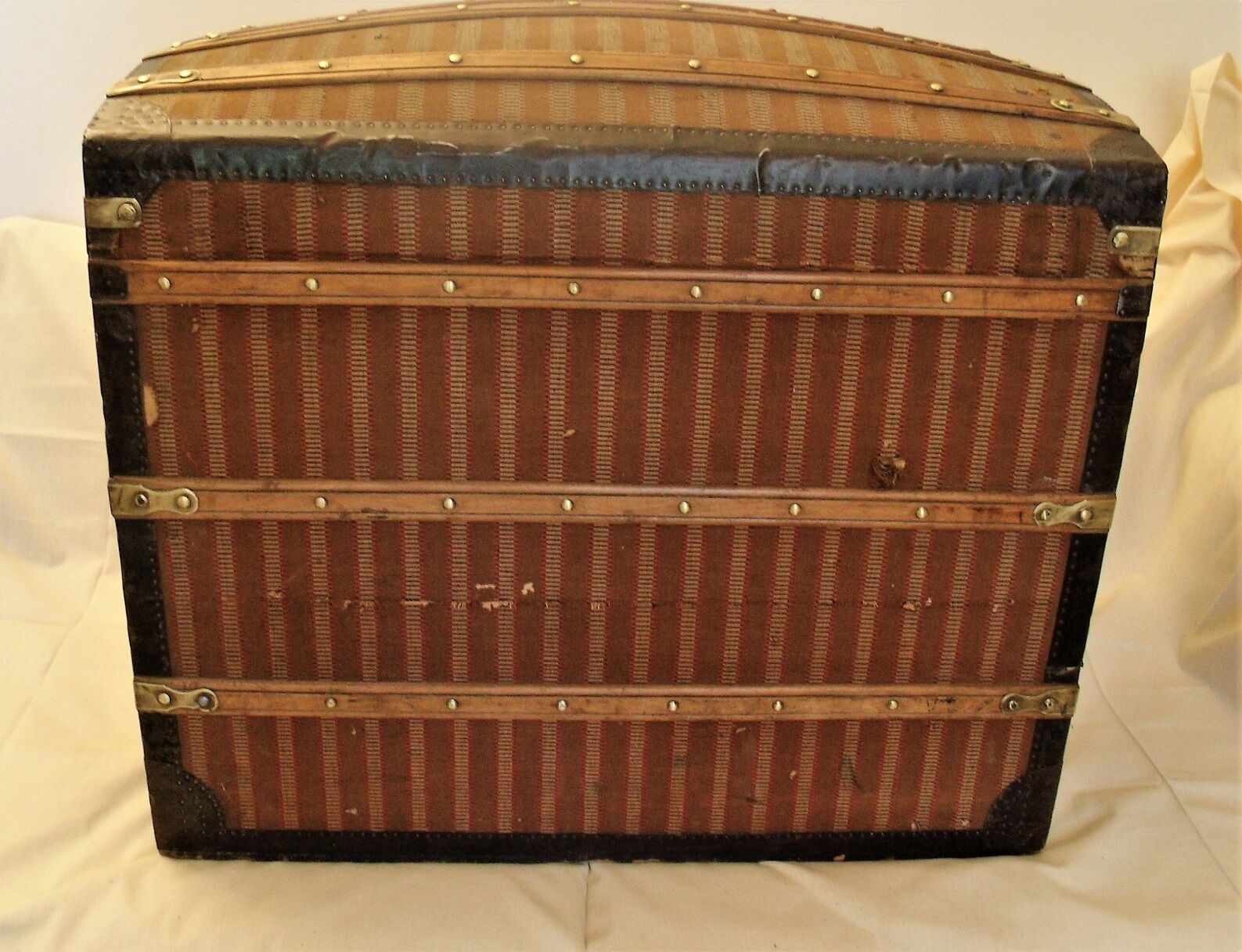 Curved trunk chest storage wood and canvas to scratches