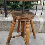 adjustable D Artistes stool