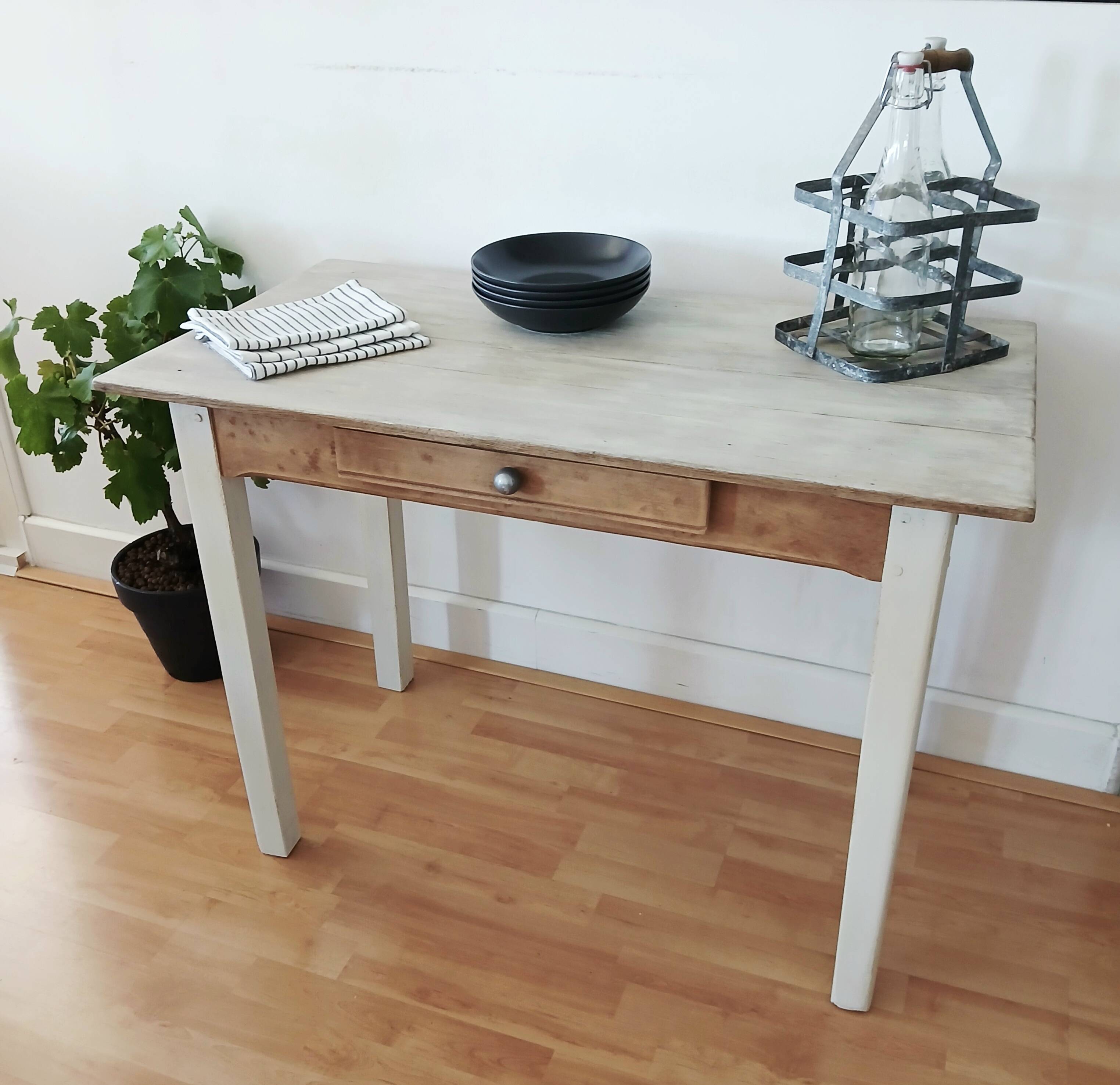 VINTAGE FARM TABLE
