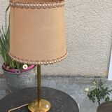 Table lamp, bedside lamp in golden brass, column feet, beige lampshade with trimmings, vintage