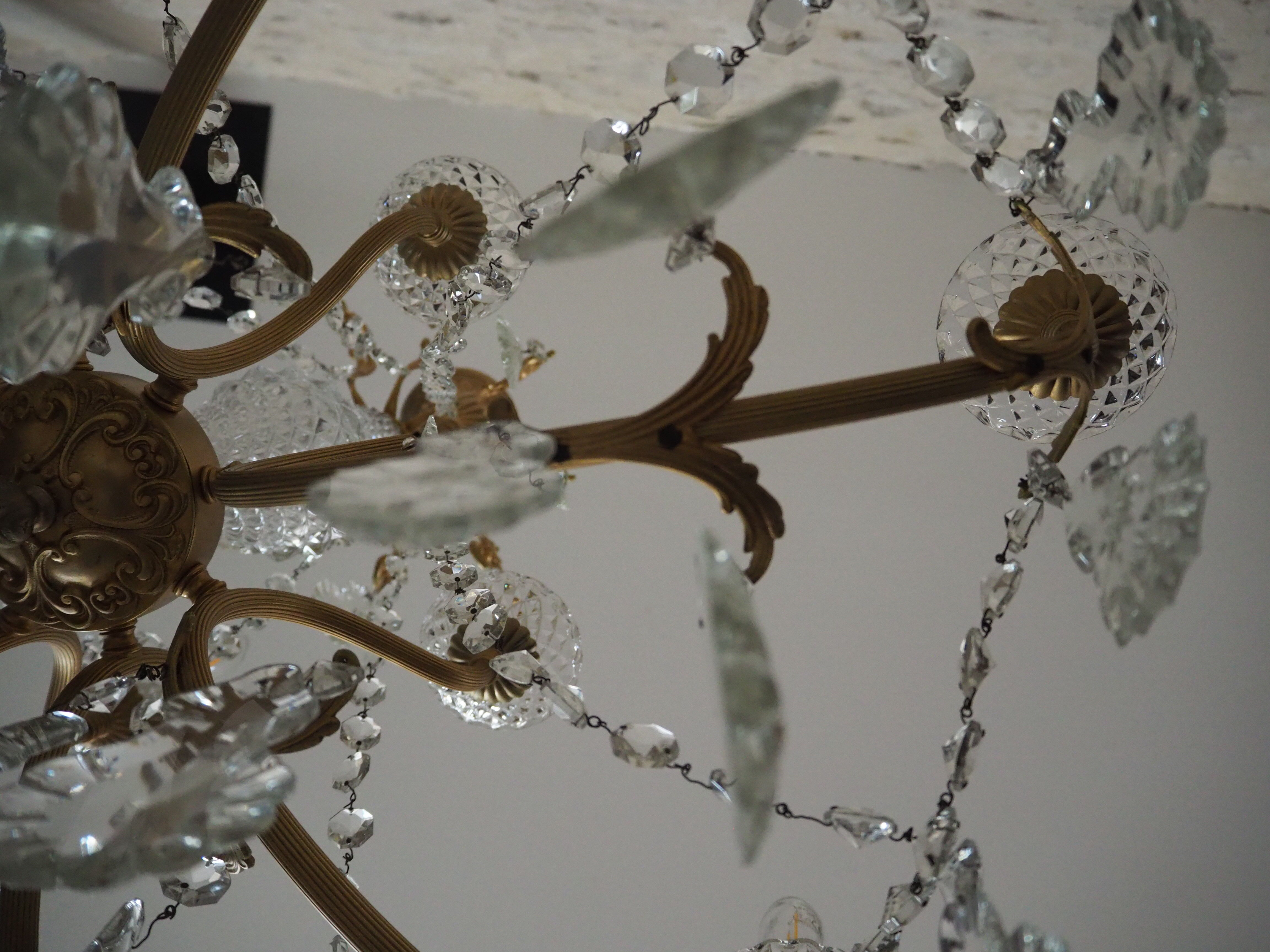 Chandelier 12 lamps with grapevines in crystal, bronze and regulated