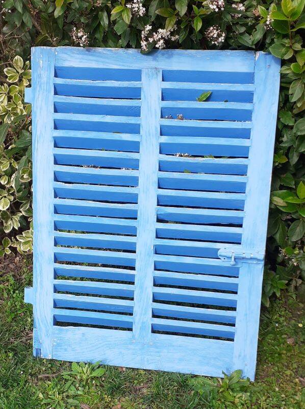 Petit volet  L75xH101cm bleu à persiennes