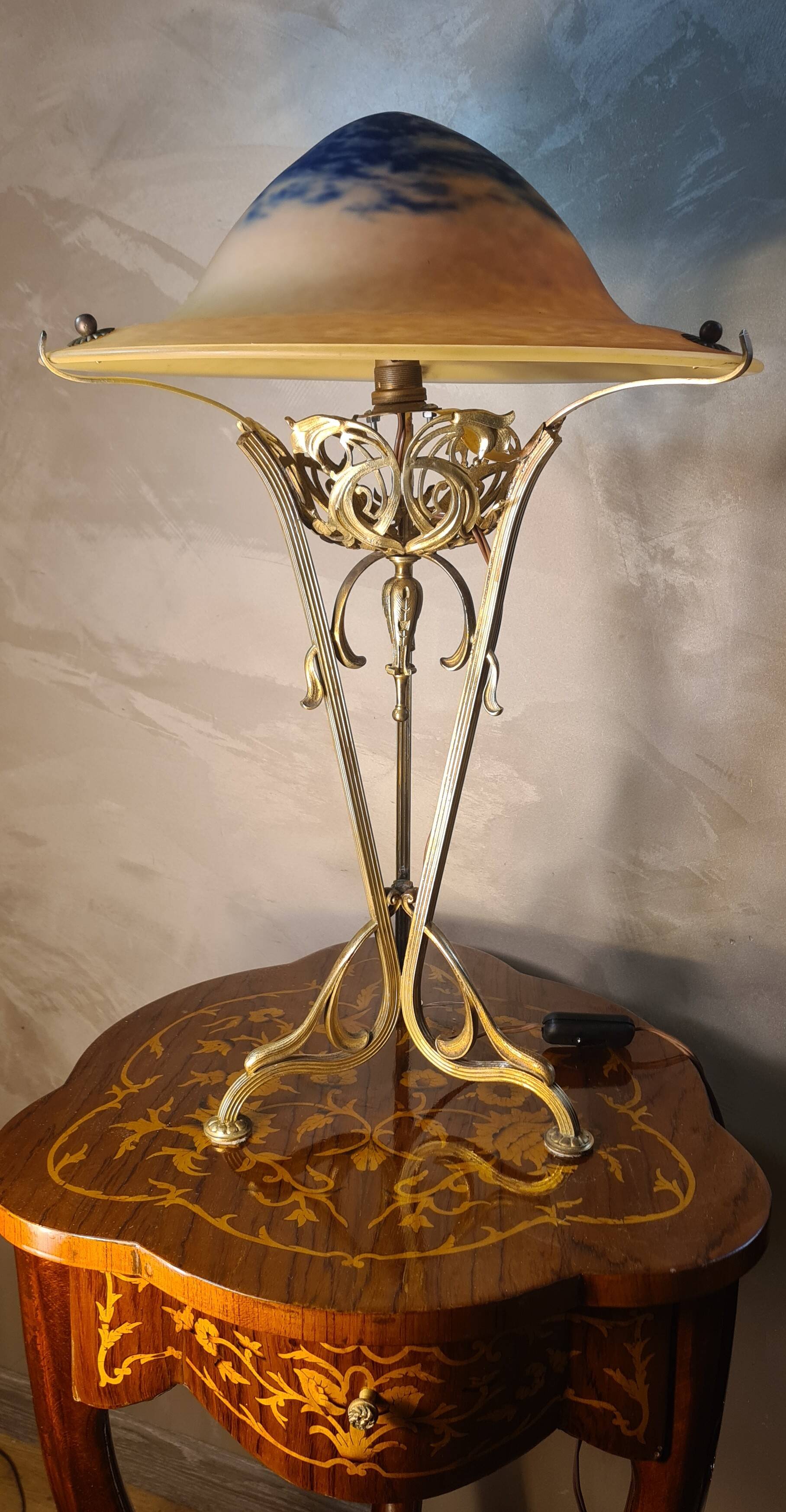 Art Nouveau lamp, chiseled bronze, old Majorel style base, signed glass paste basin 57x38