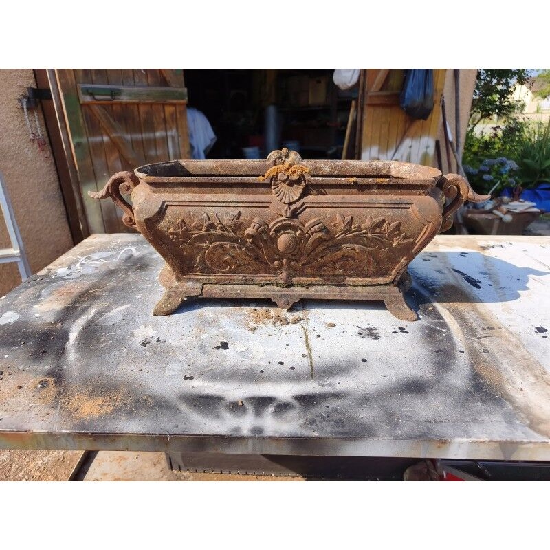 1 cast iron planter from 1900 by the Faure establishments