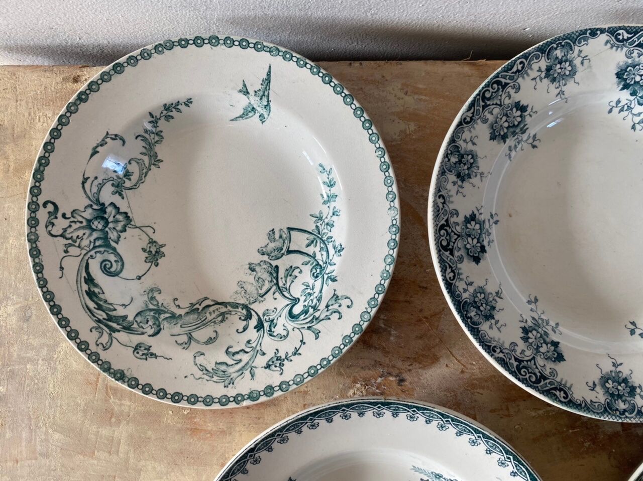 Set of 4 blue flowered plates