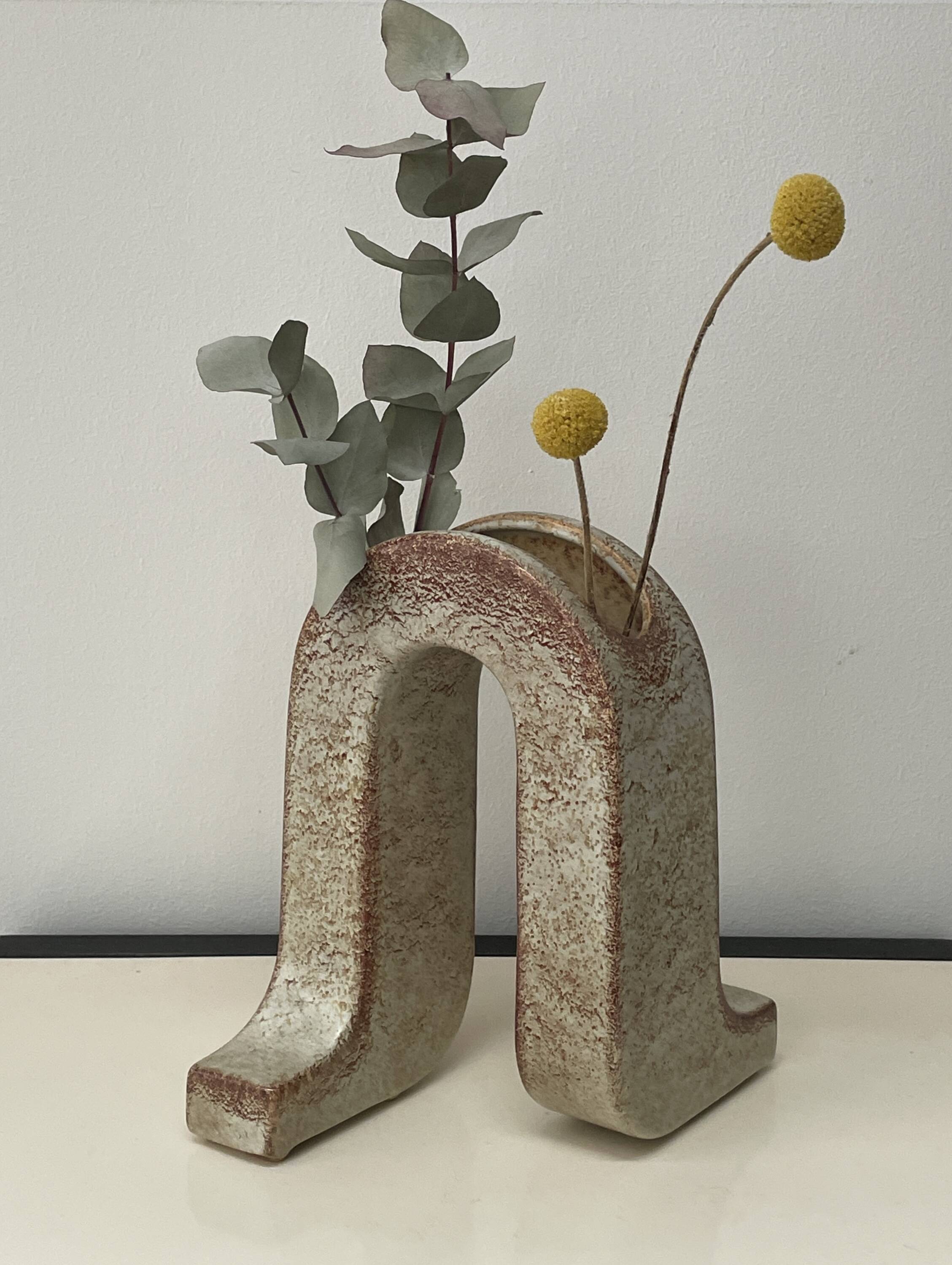 Original and sculptural vase in glazed ceramic, designed by Roberto Rigon
