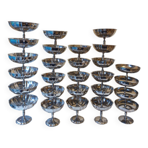 27 coupes en acier chromé