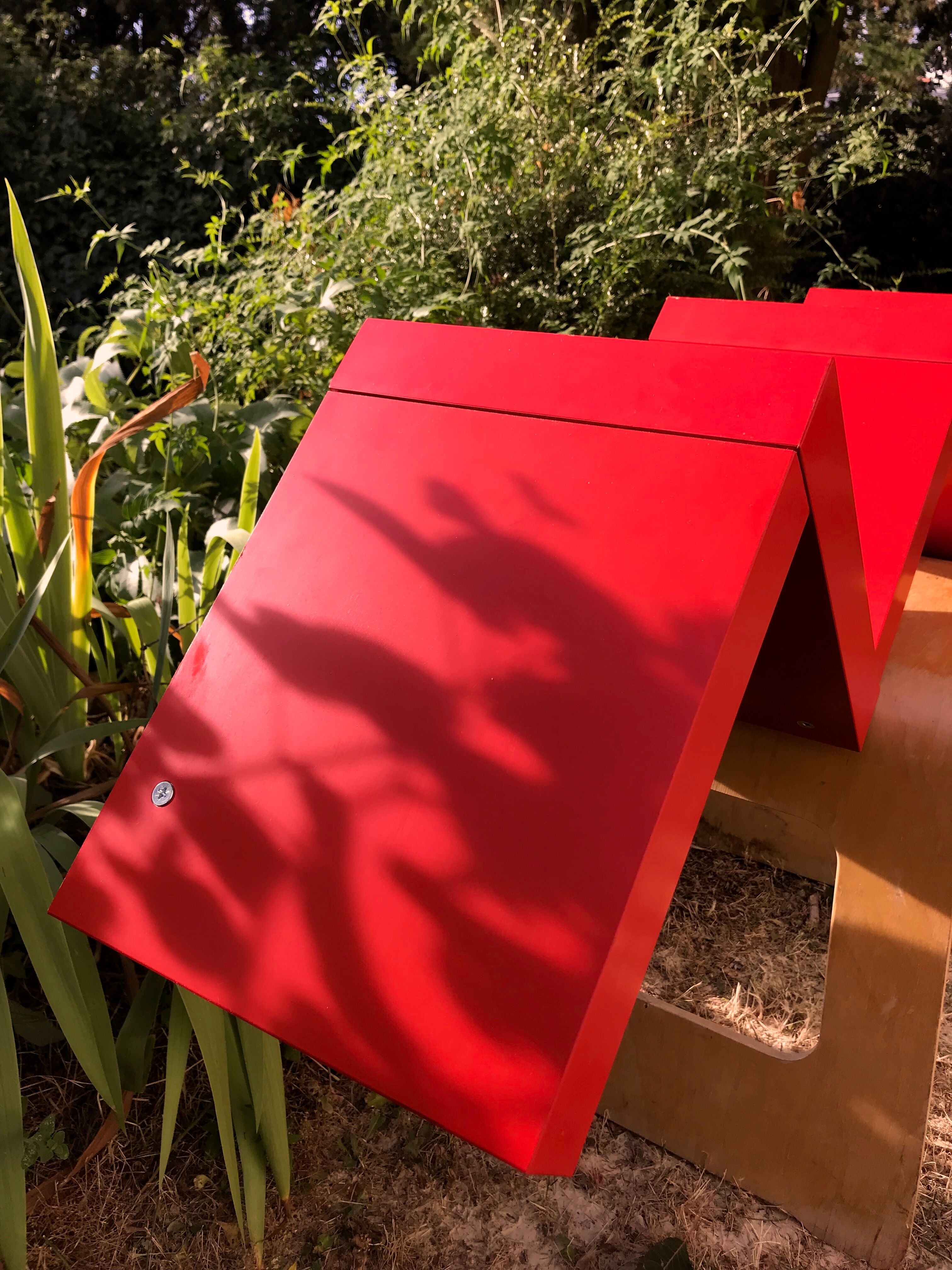 Shelf staircase Zig-Zag graphic design red serie LACK Ikea vintage 1980