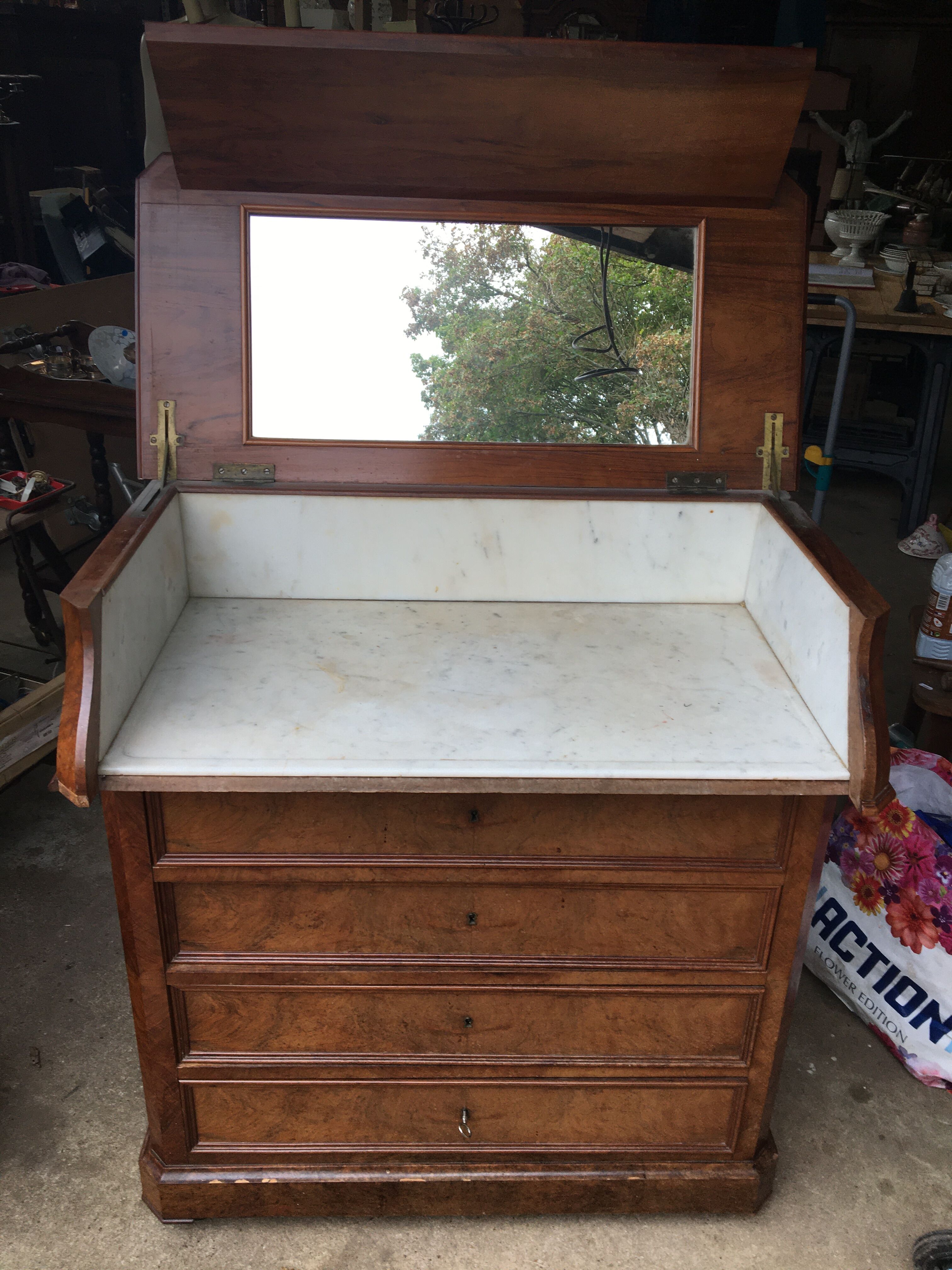 Railway toilet chest of drawers