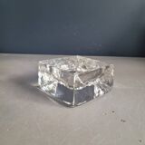 Molded glass pocket emptier