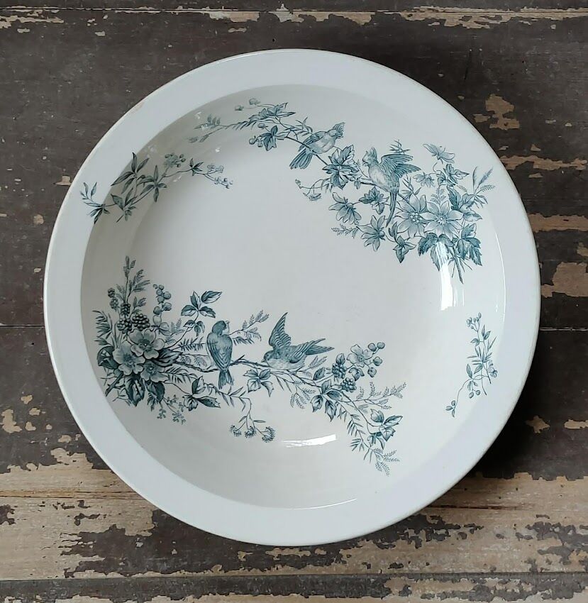 "Cute" hollow dish from Longwy