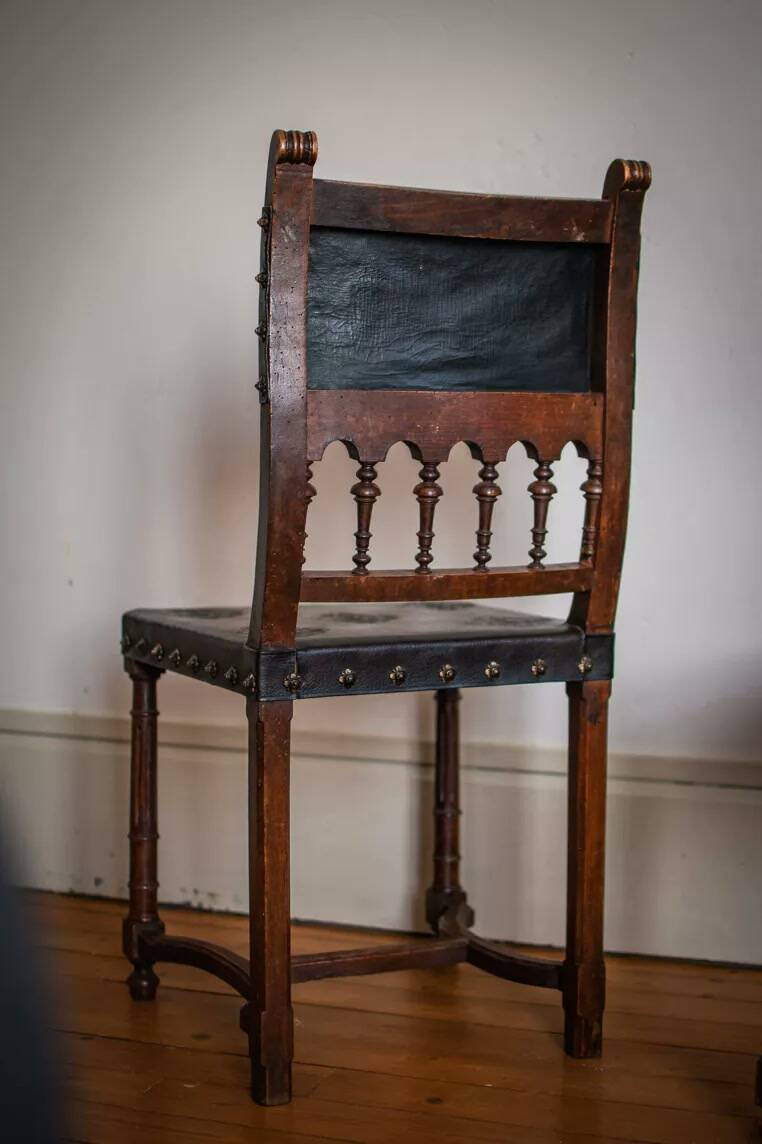 Paire de chaises Henri II – Modèles classiques en bois