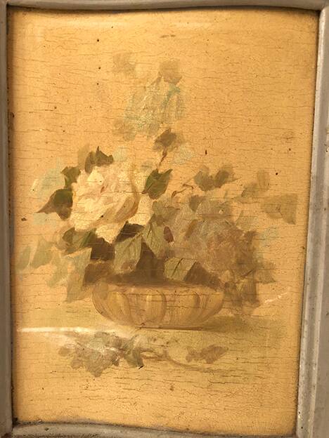 Lively rockery style display case in gray lacquered wood and painted flower decoration. Around 1900