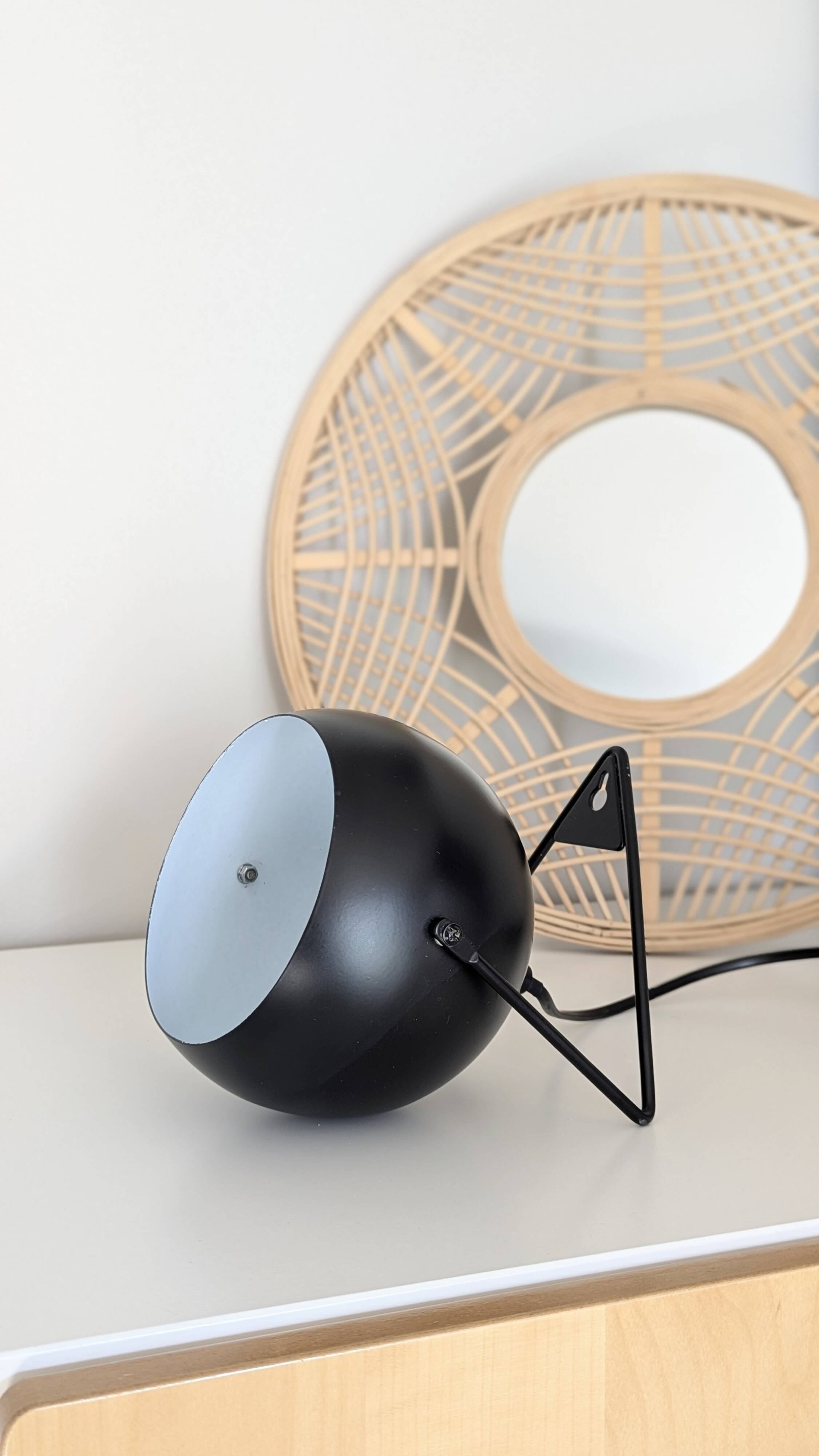 Black eyeball lamp (L-0184)