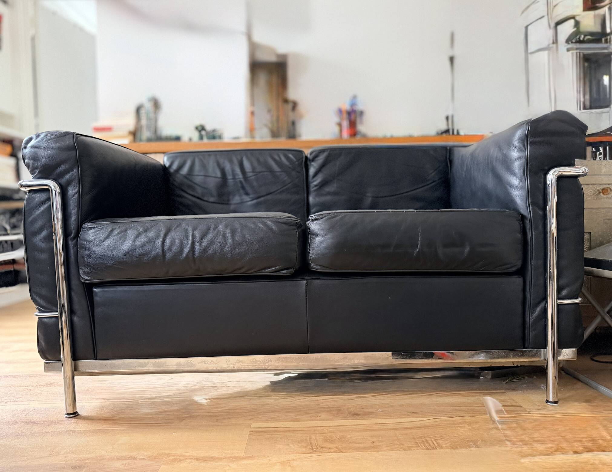 LC2 sofa signed