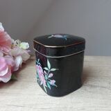 Ancienne boîte en céramique noire avec couvercle décor floral