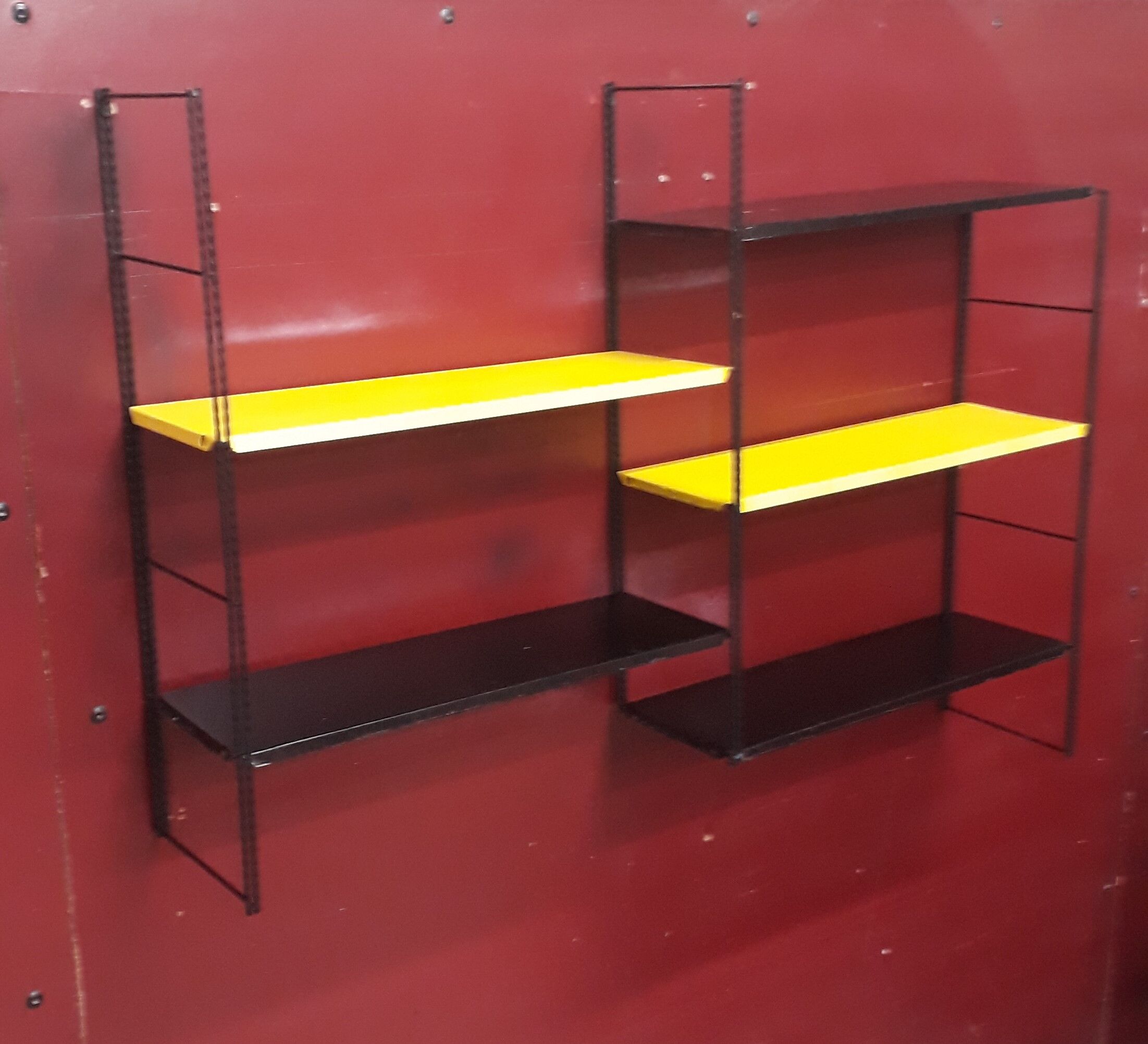 Floor vintage string style tomado 3 studs moist mat dorsaded with 5 tablets. , yellow and black97