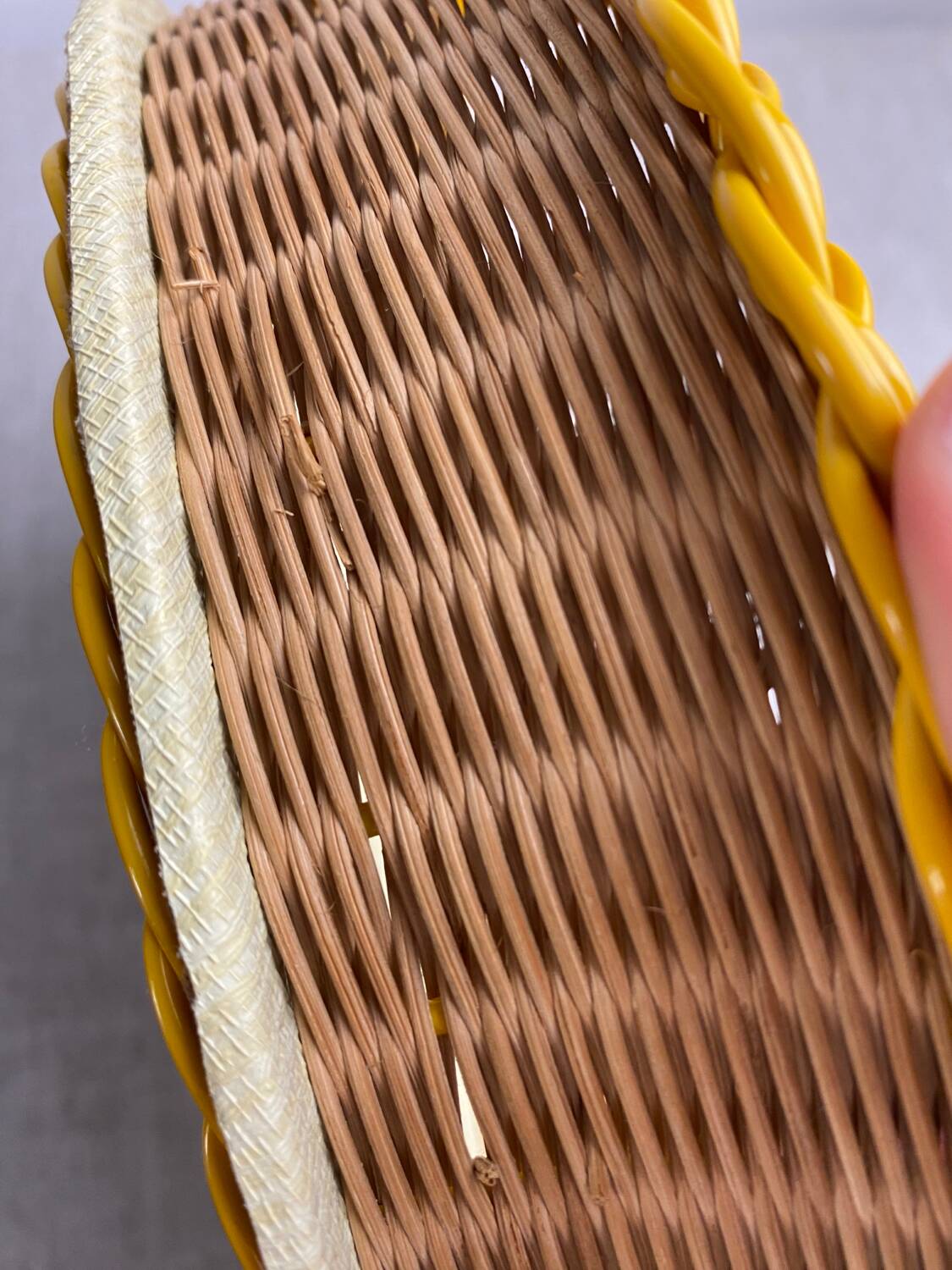 Scoubidou and rattan basket