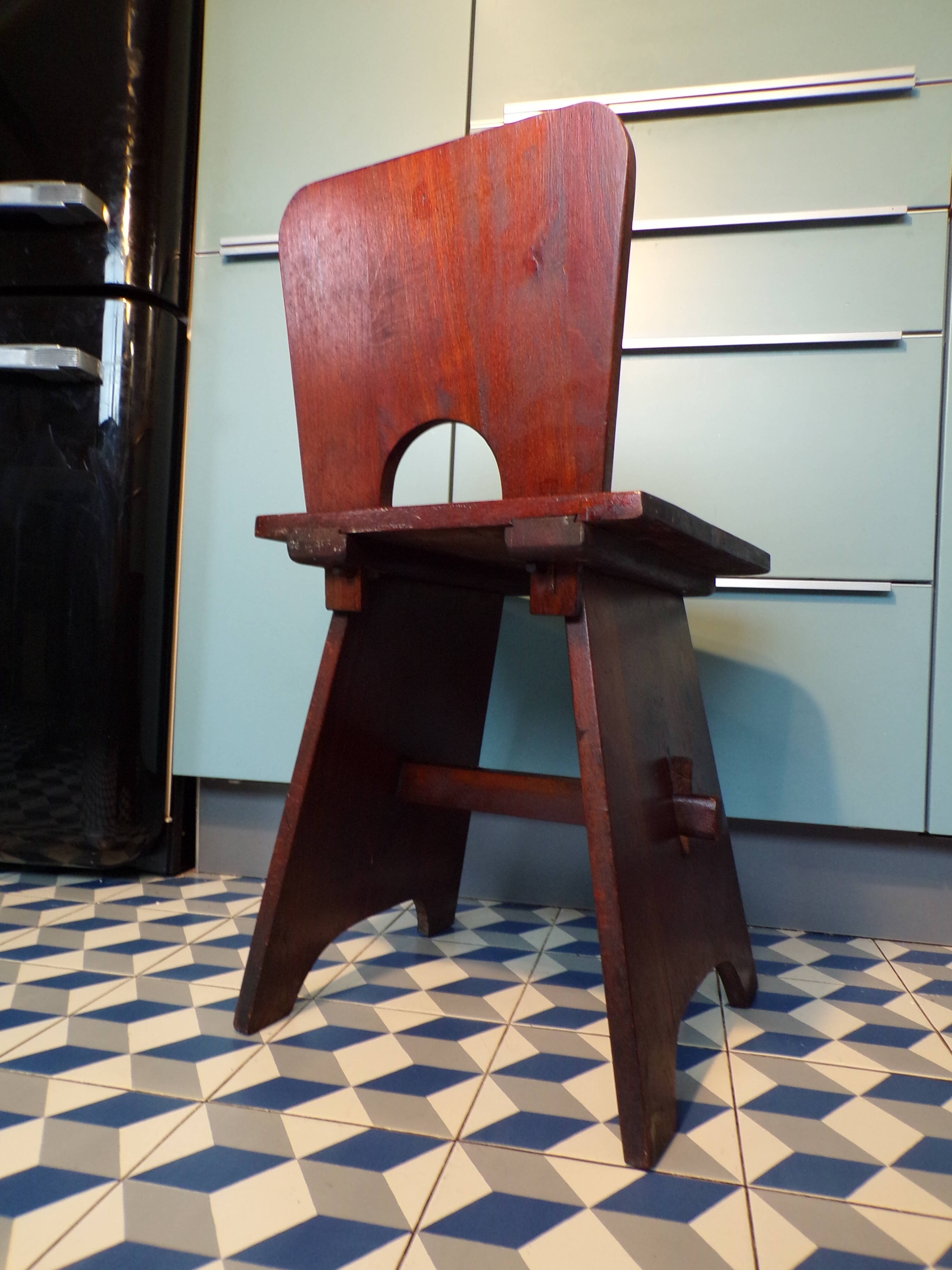 Art & craft reconstruction chair