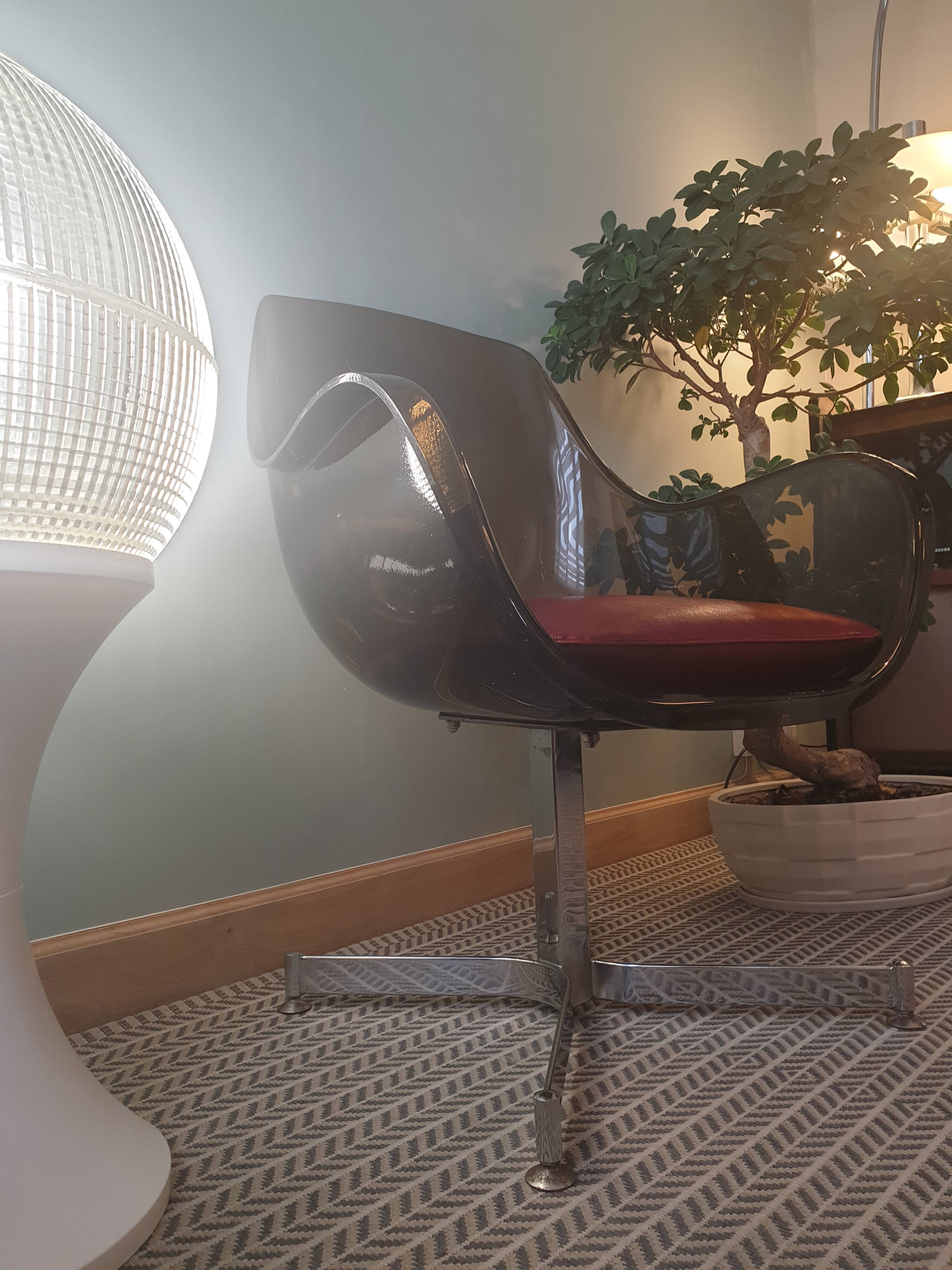 Holophane tulip-shaped floor lamp, 1970