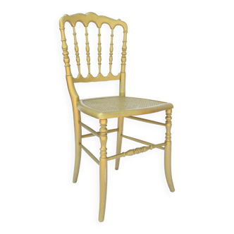 Chaise cannée peinte façon doré