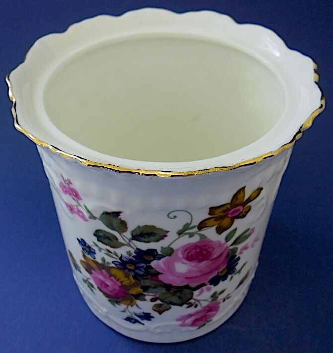 Pot à tabac en porcelaine anglaise à décor floral