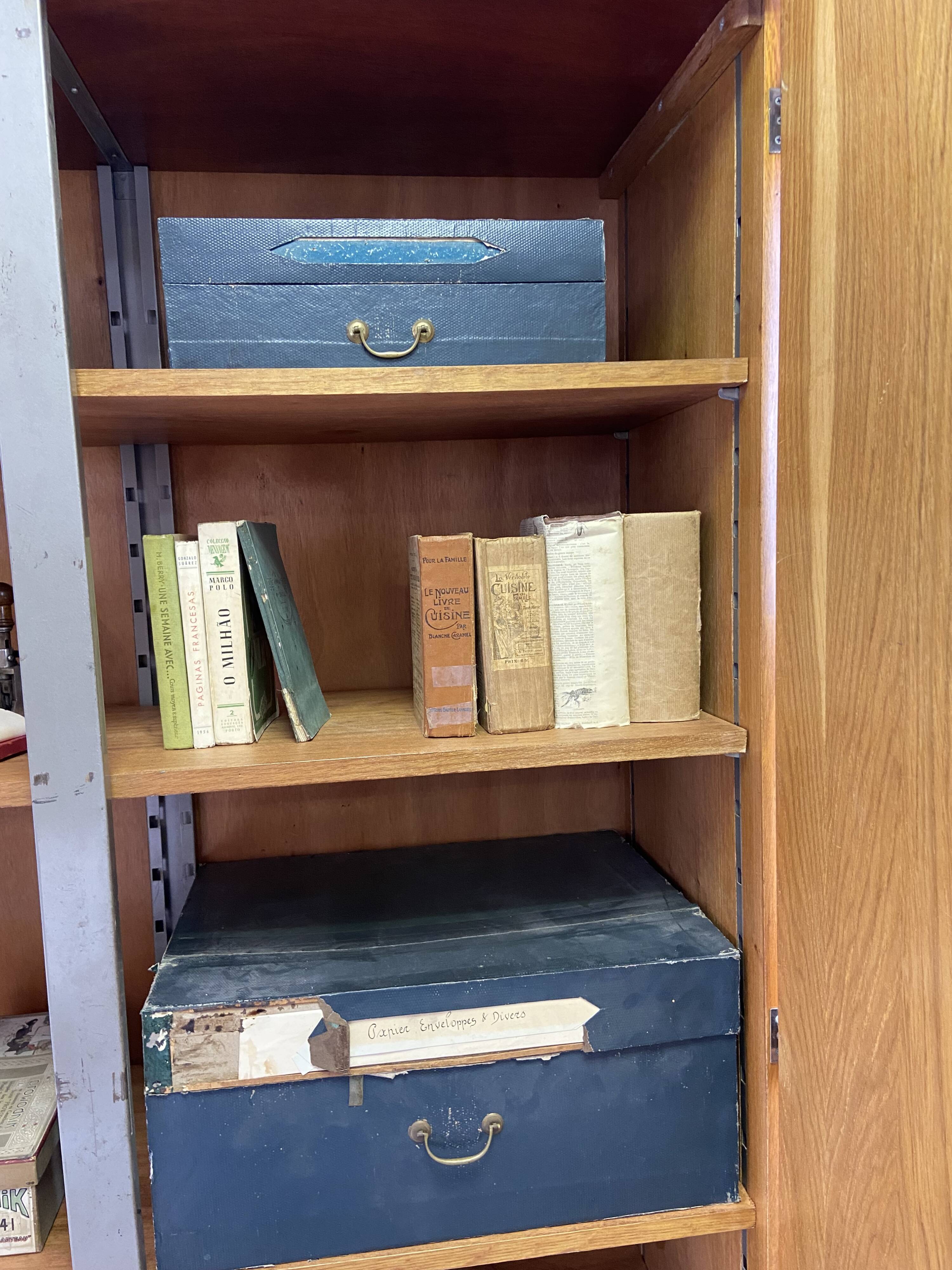Armoire d'école vintage