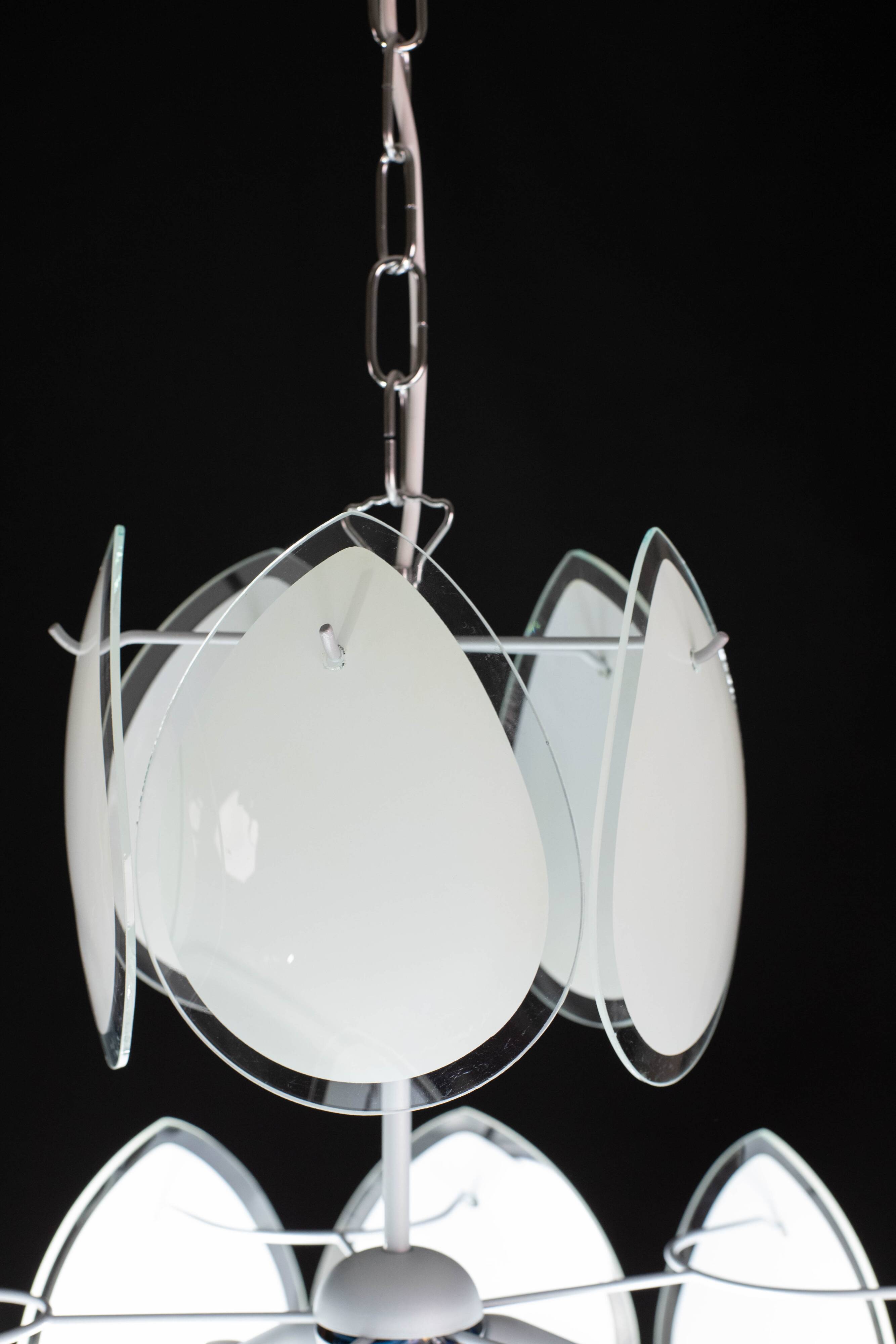Vistosi White Murano Glass teardrop-shaped discs Chandelier, Italy, 1970s