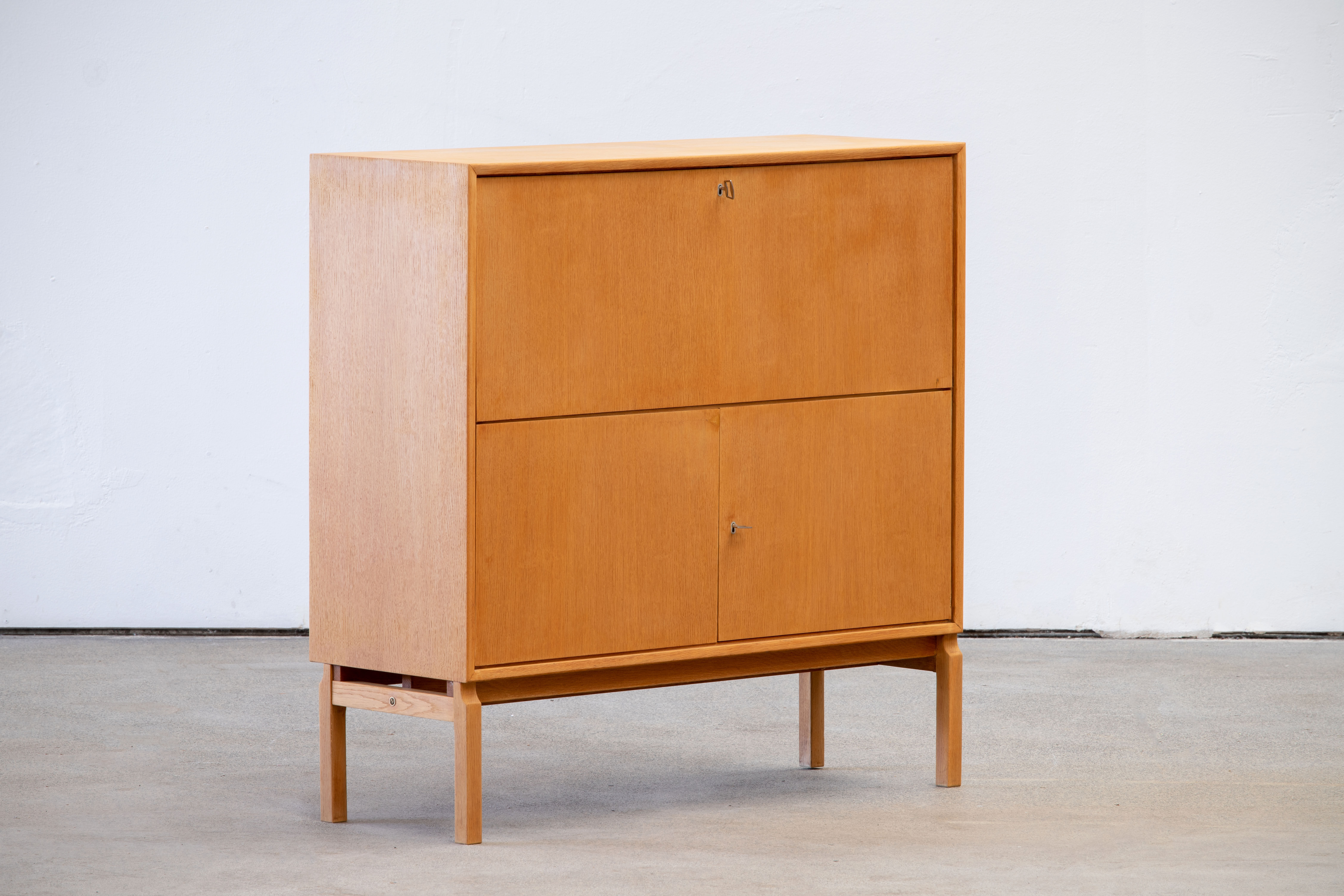 Scandinavian buffet secretary 1960