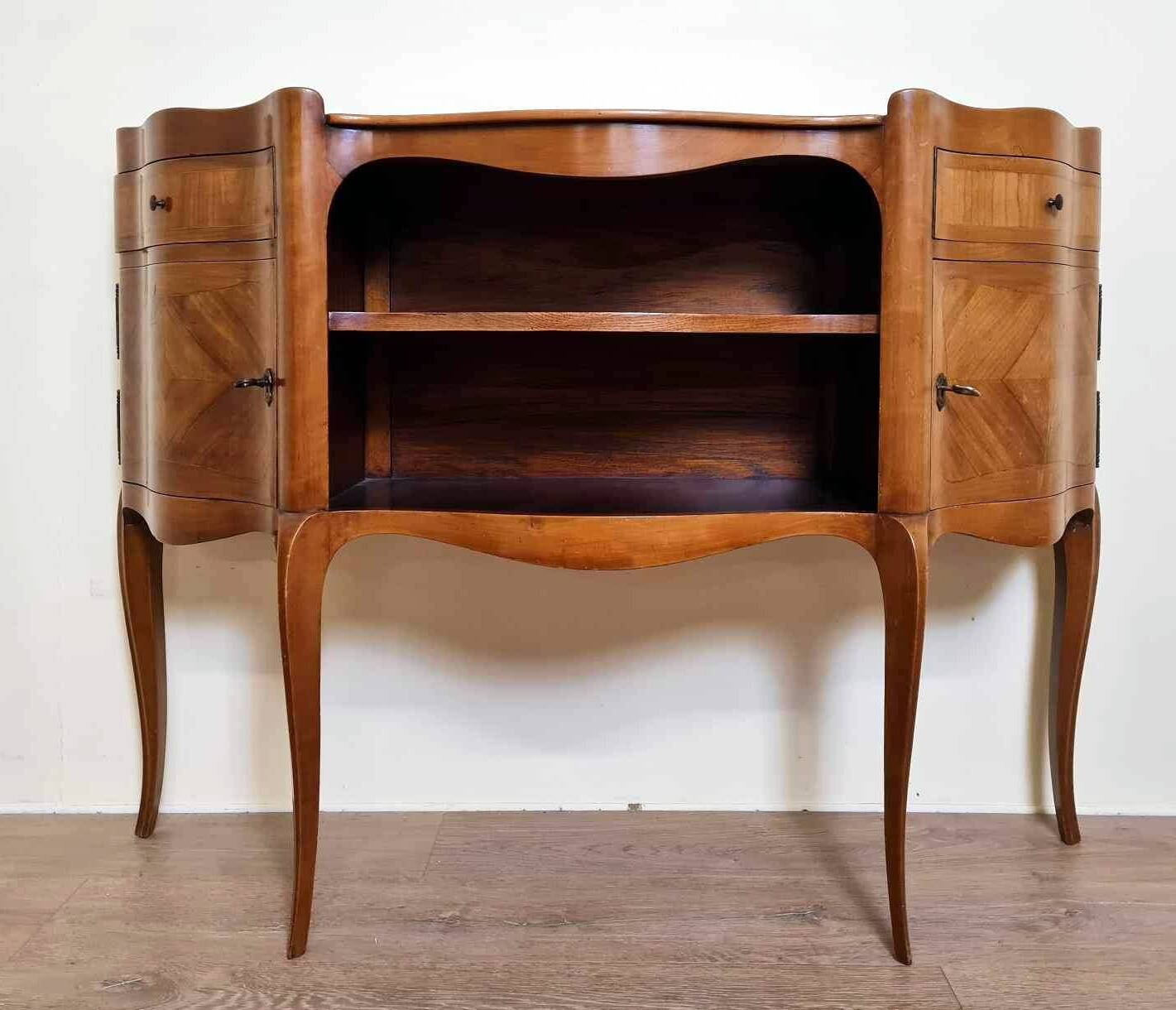 console serving model similar to the so-called “snack” table models