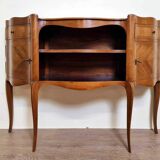 console serving model similar to the so-called “snack” table models