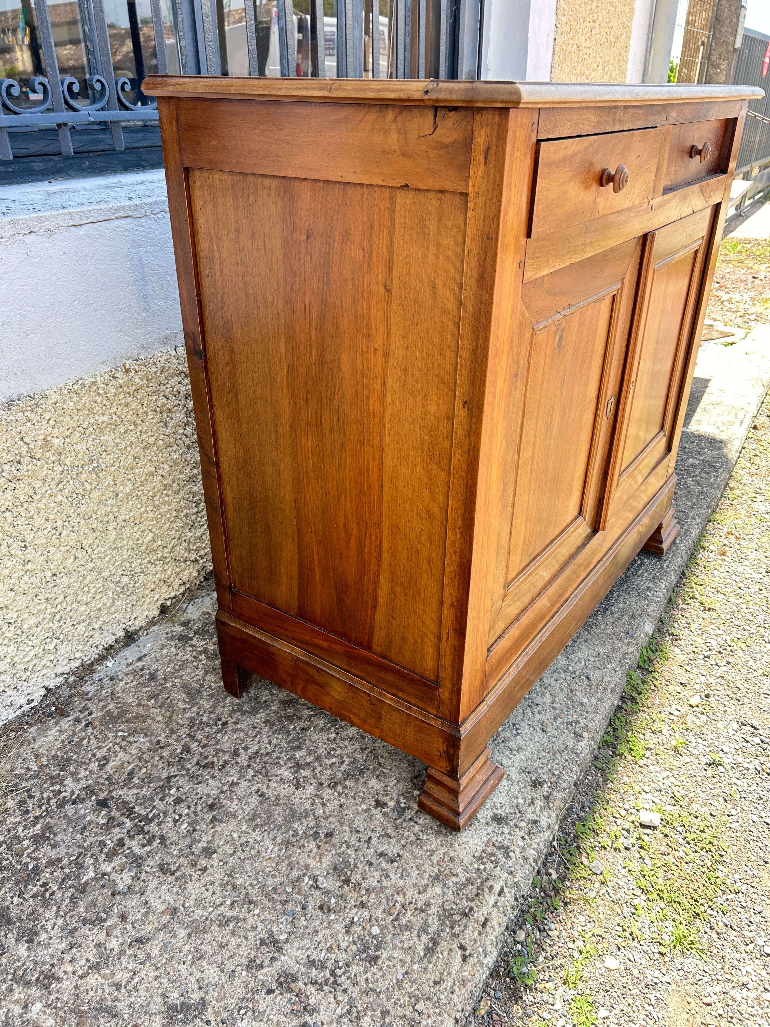 Buffet bas Style Louis Philippe en noyer