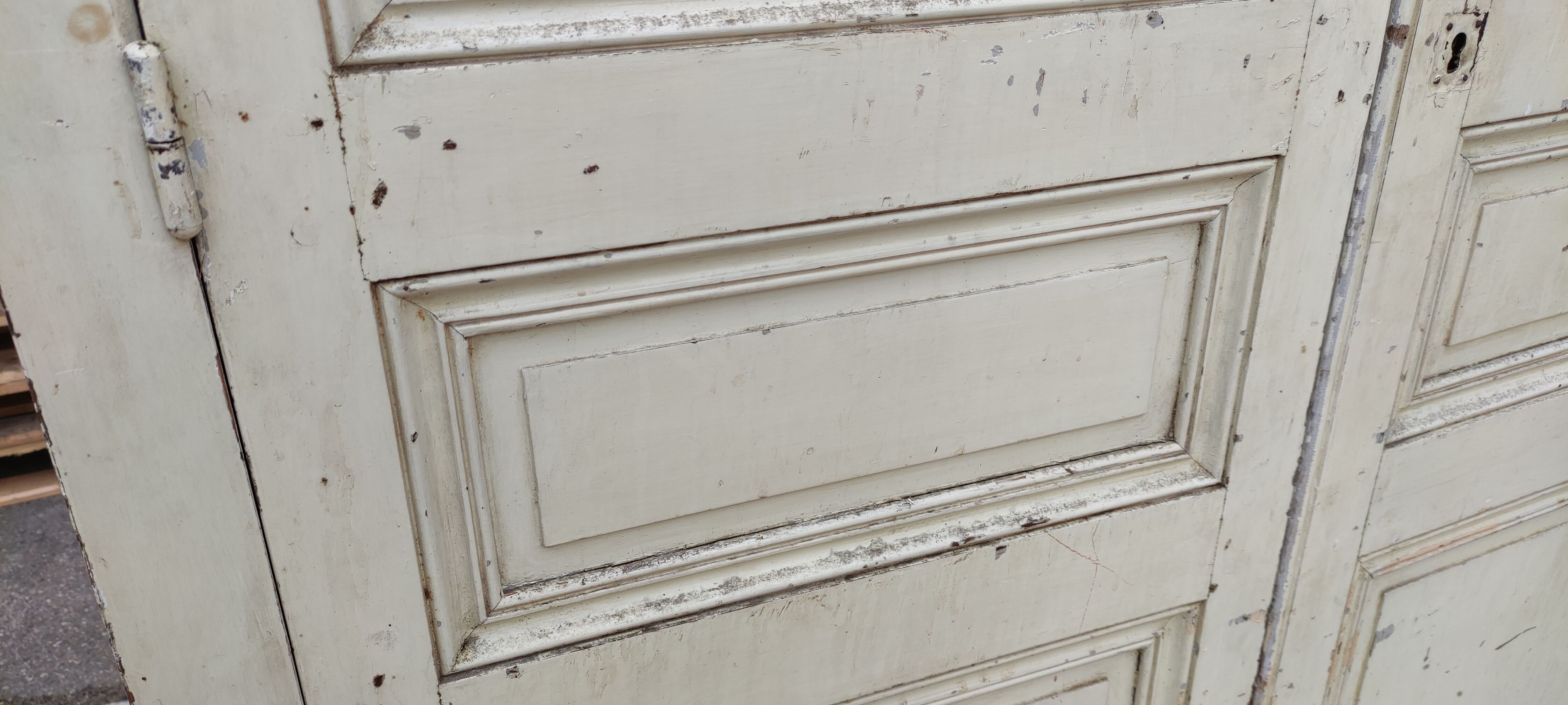 Patinated Parisian wardrobe, 2 doors, 2 shelves