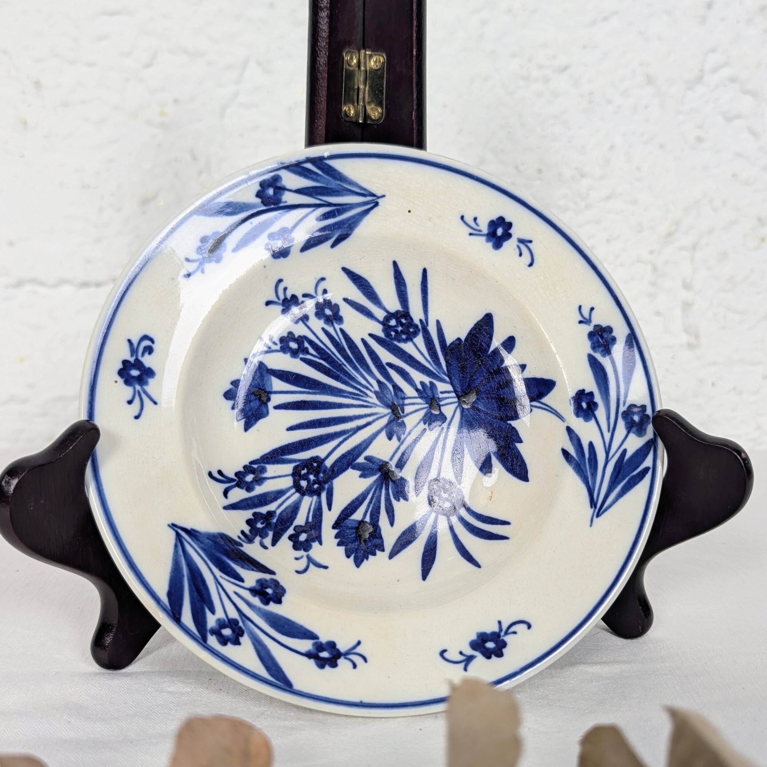 Petite assiette Sarreguemines décor floral bleu