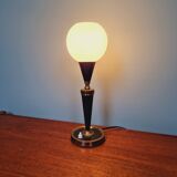 Lampe de table en métal laqué noir et verre satiné blanc, années 1950