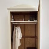 Armoire bonnetière parisienne