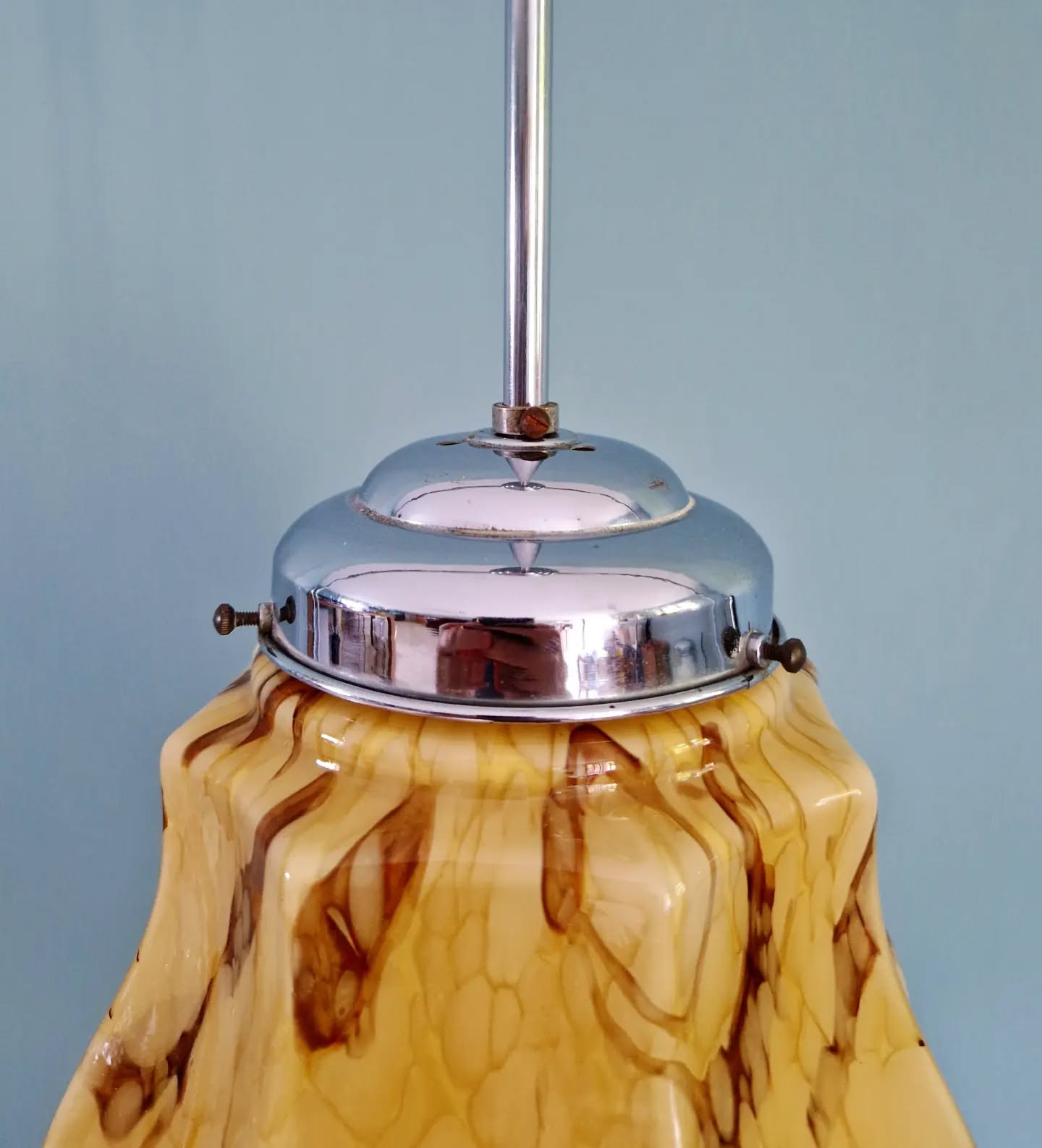 Art Deco suspension in marbled opaline, Scailmont, 1920-30