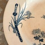 Ensemble de trois assiettes creuses en terre de fer, 19ème s.