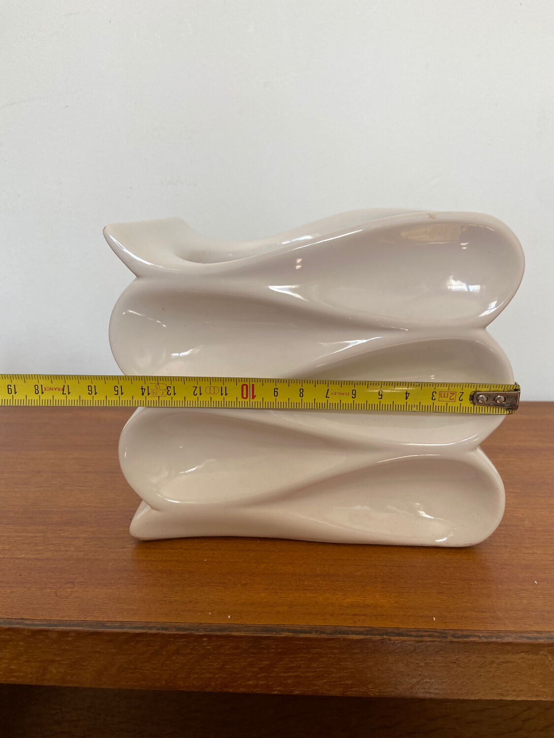 Design pot cover in white ceramic