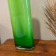 Vase en verre vert acidulé