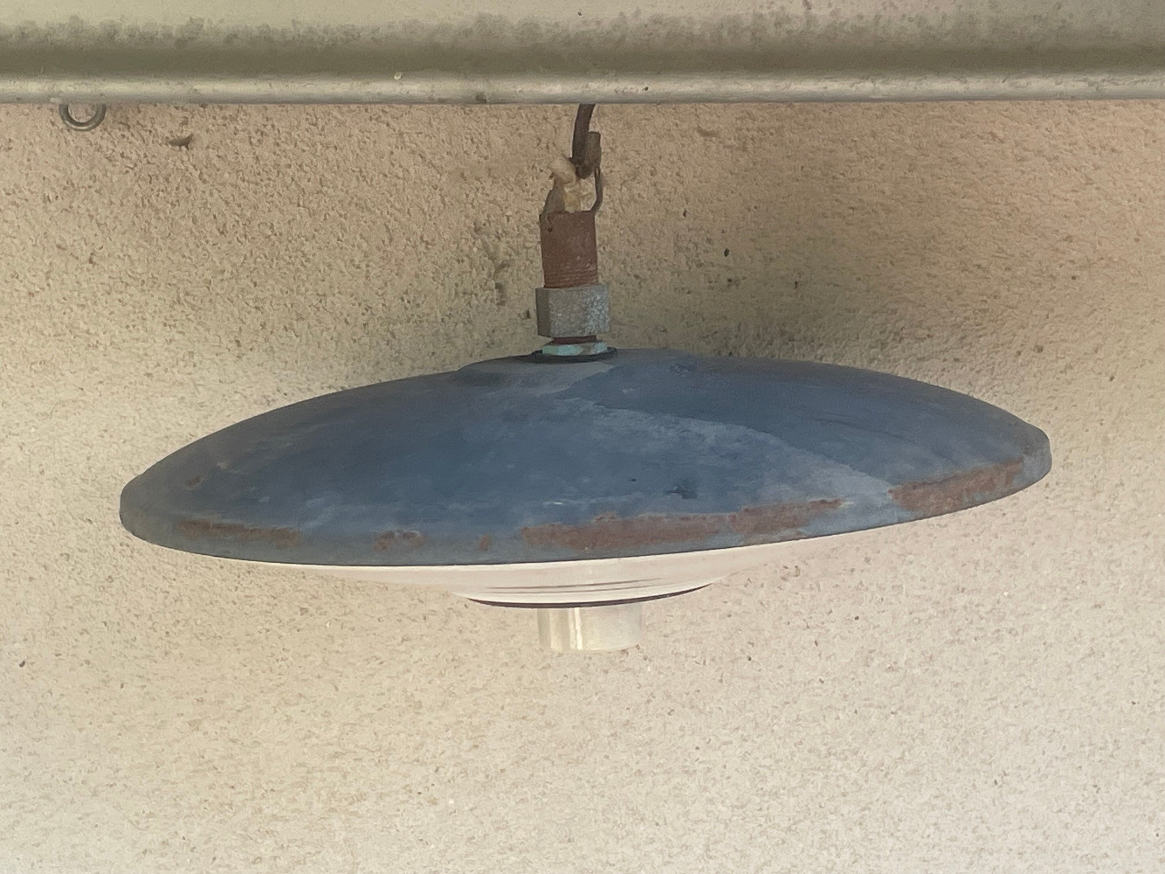 Industrial hanging lamps