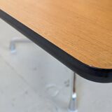 Design coffee table by Charles and Ray Eames for Herman Miller.