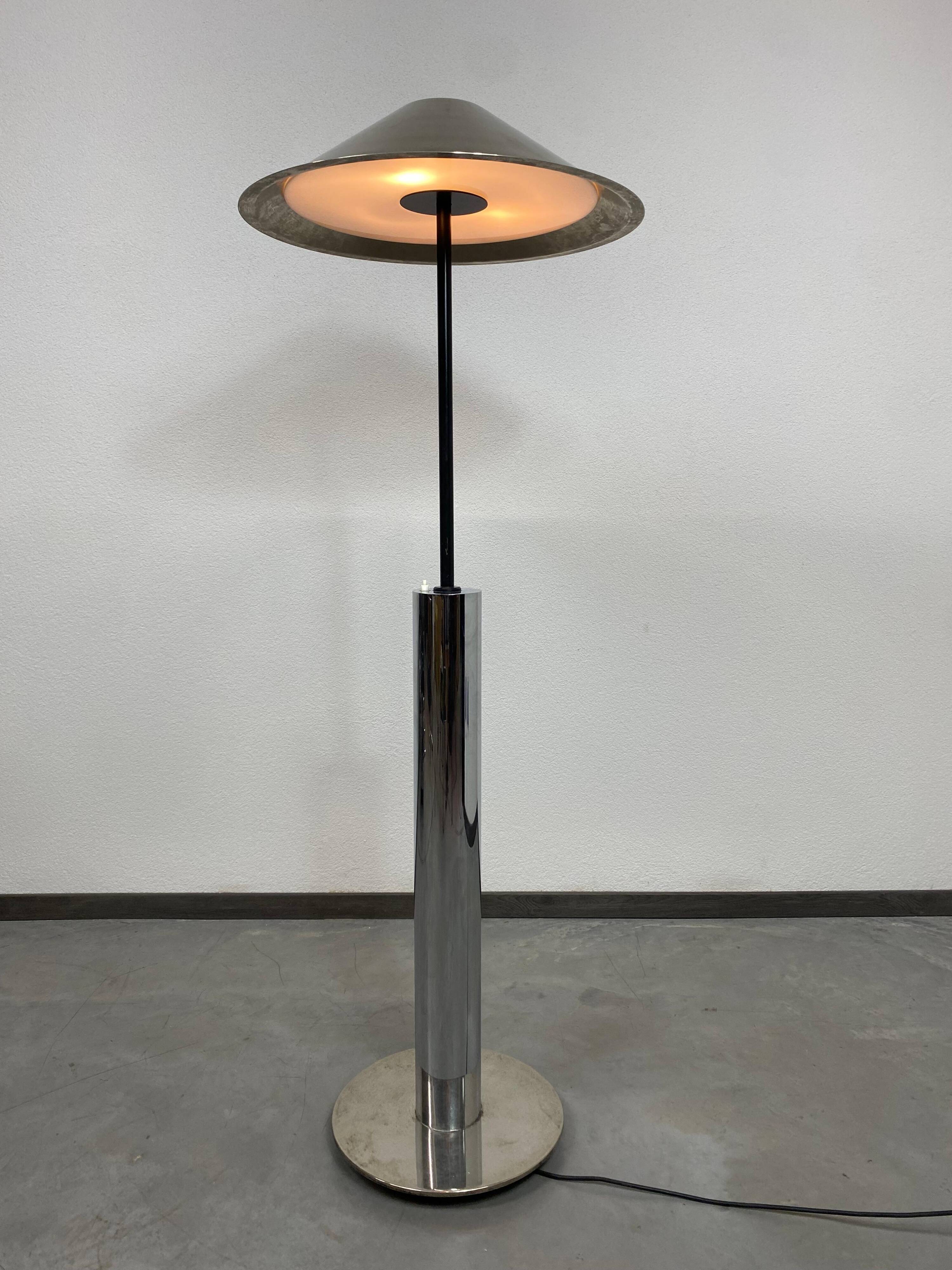 Lampadaire moderne du milieu du siècle